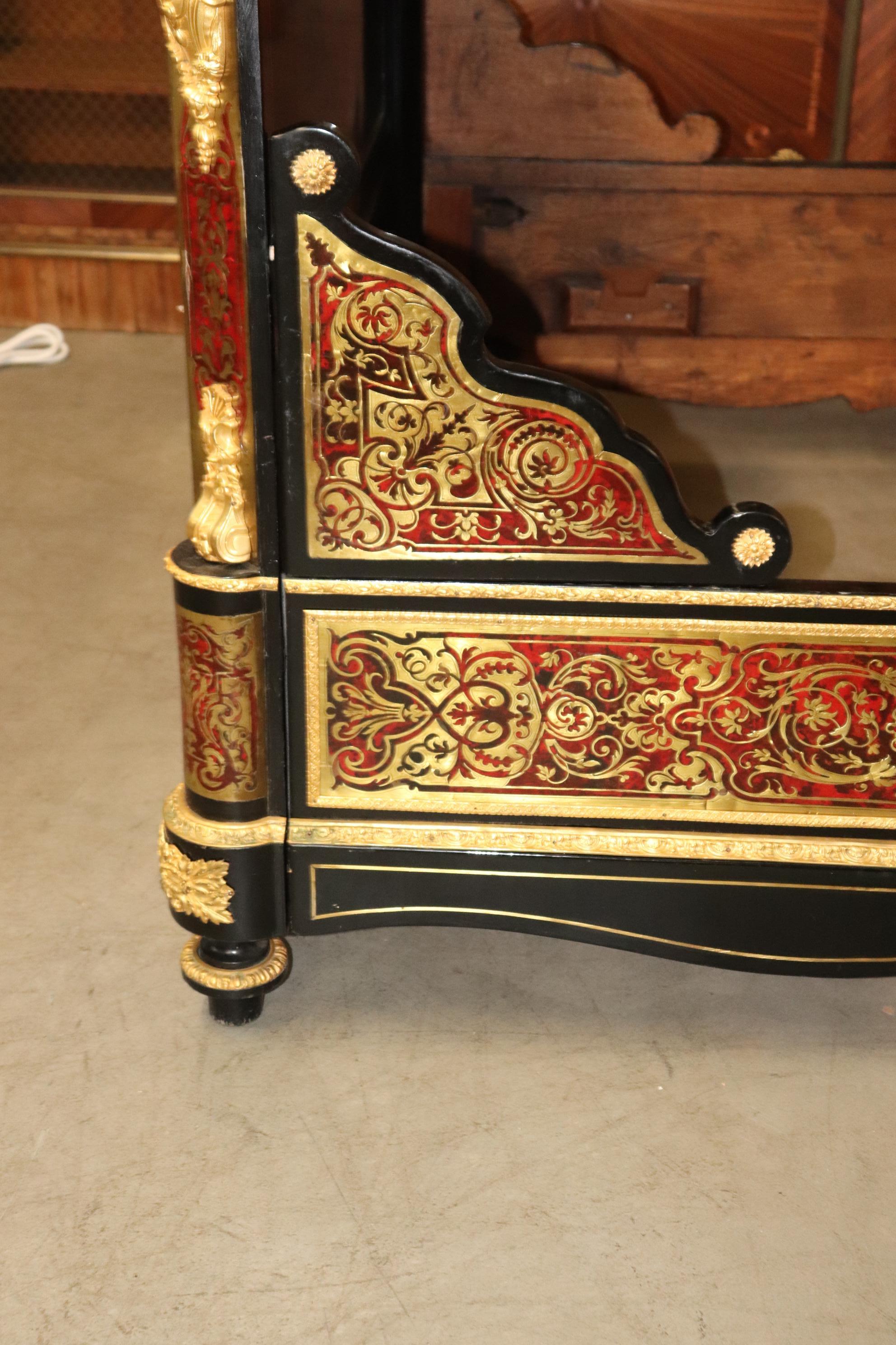 Brass Inlaid French Dor'e Figural Bronze Boulle Ebonized Near Queen Bed In Good Condition For Sale In Swedesboro, NJ