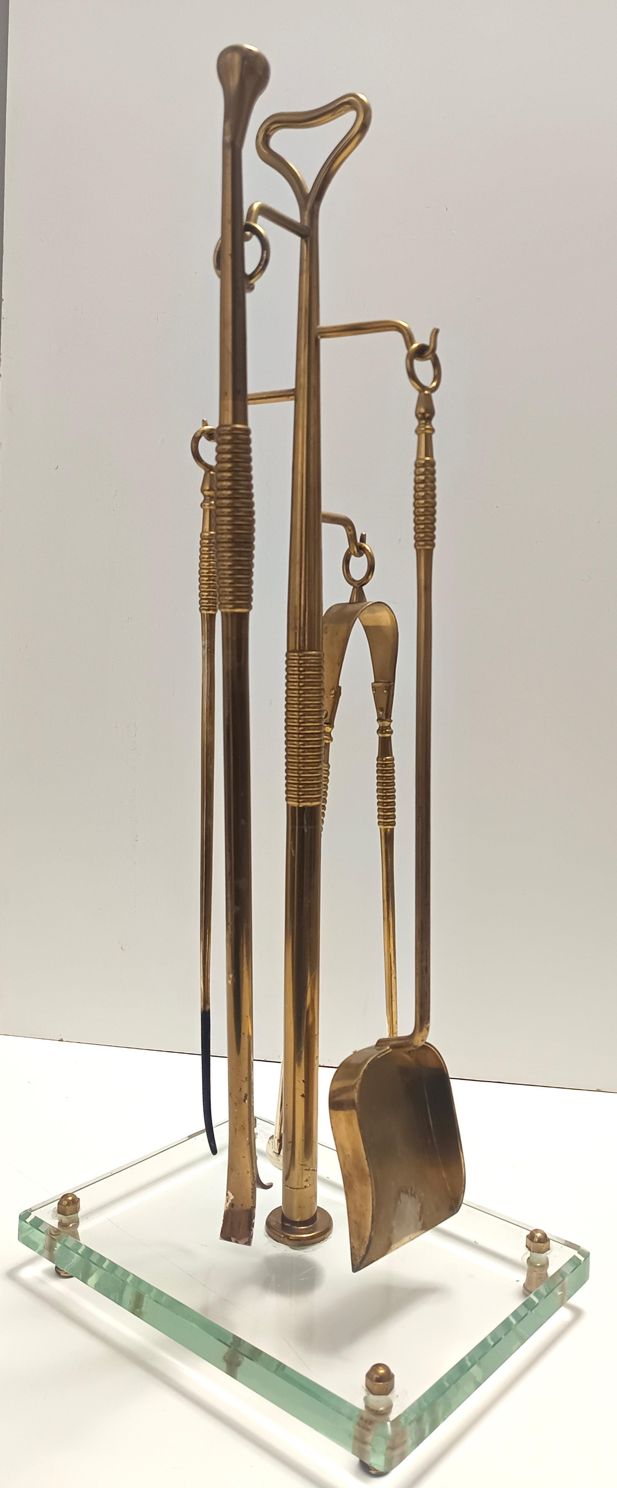 Kaminbesteck aus Messing, Eisen und dickem Glas, Fontana Arte, Italien (Moderne der Mitte des Jahrhunderts) im Angebot