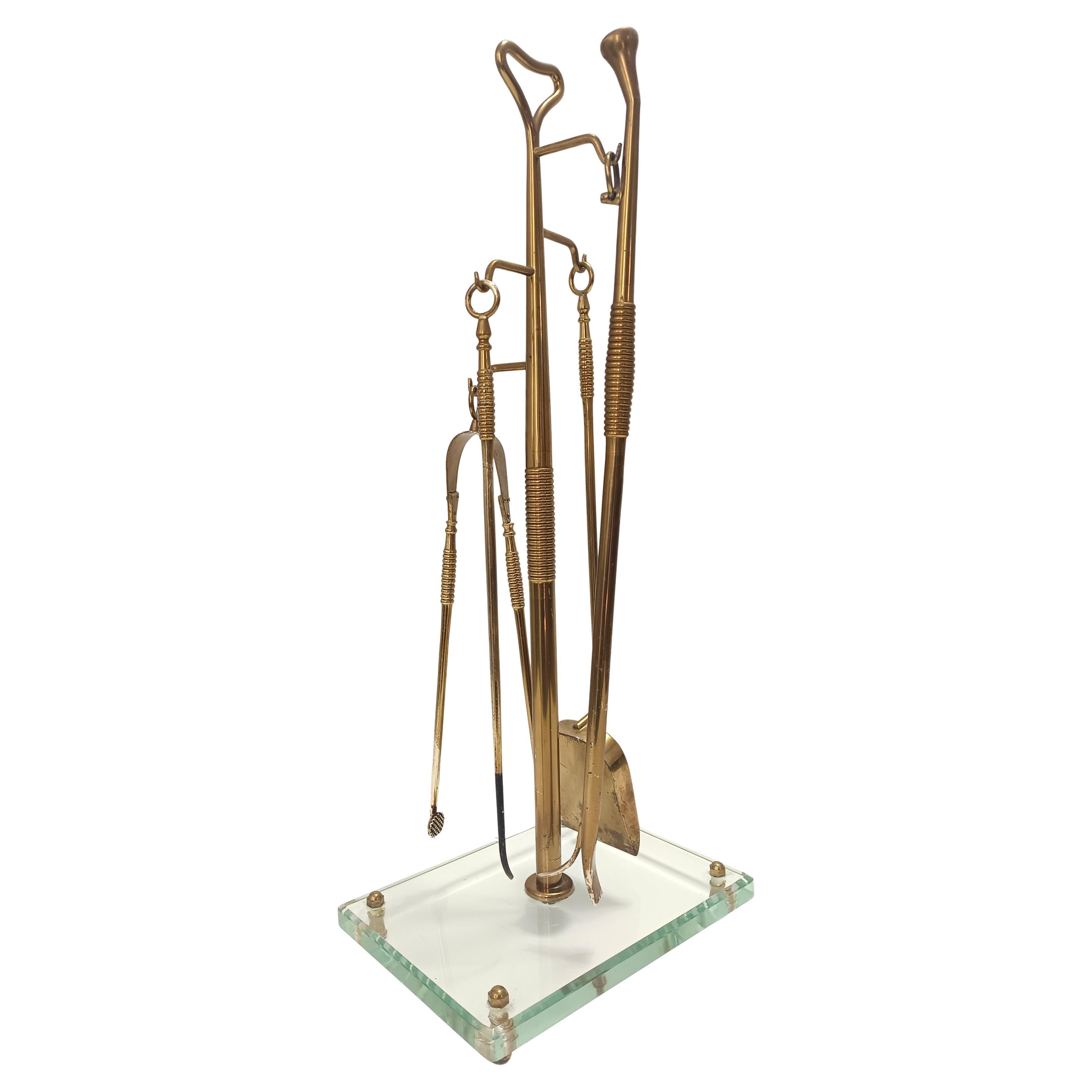 Juego de utensilios para chimenea de latón, hierro y vidrio grueso attr. a Fontana Arte, Italia