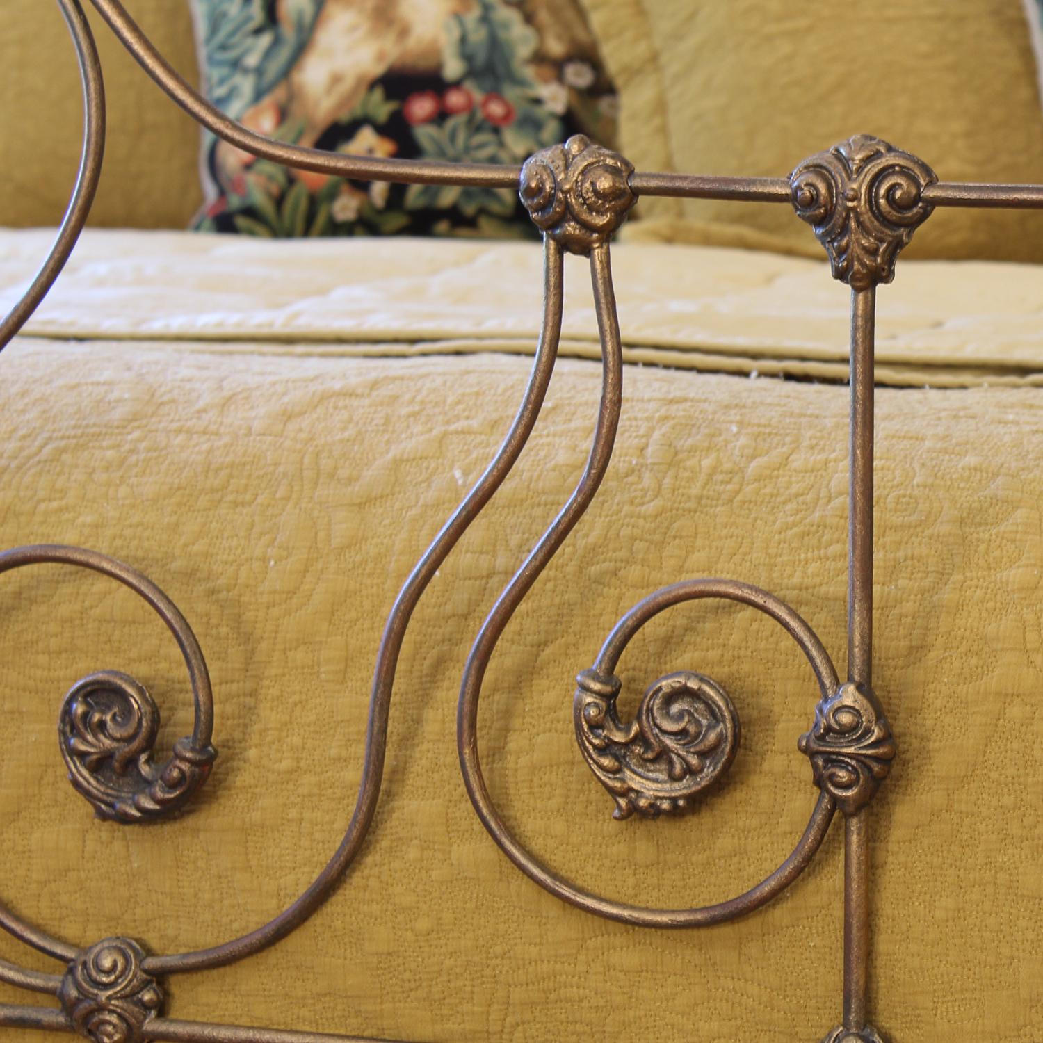 Lit antique en laiton et fer en or délavé, M4P55 Bon état - En vente à Wrexham, GB