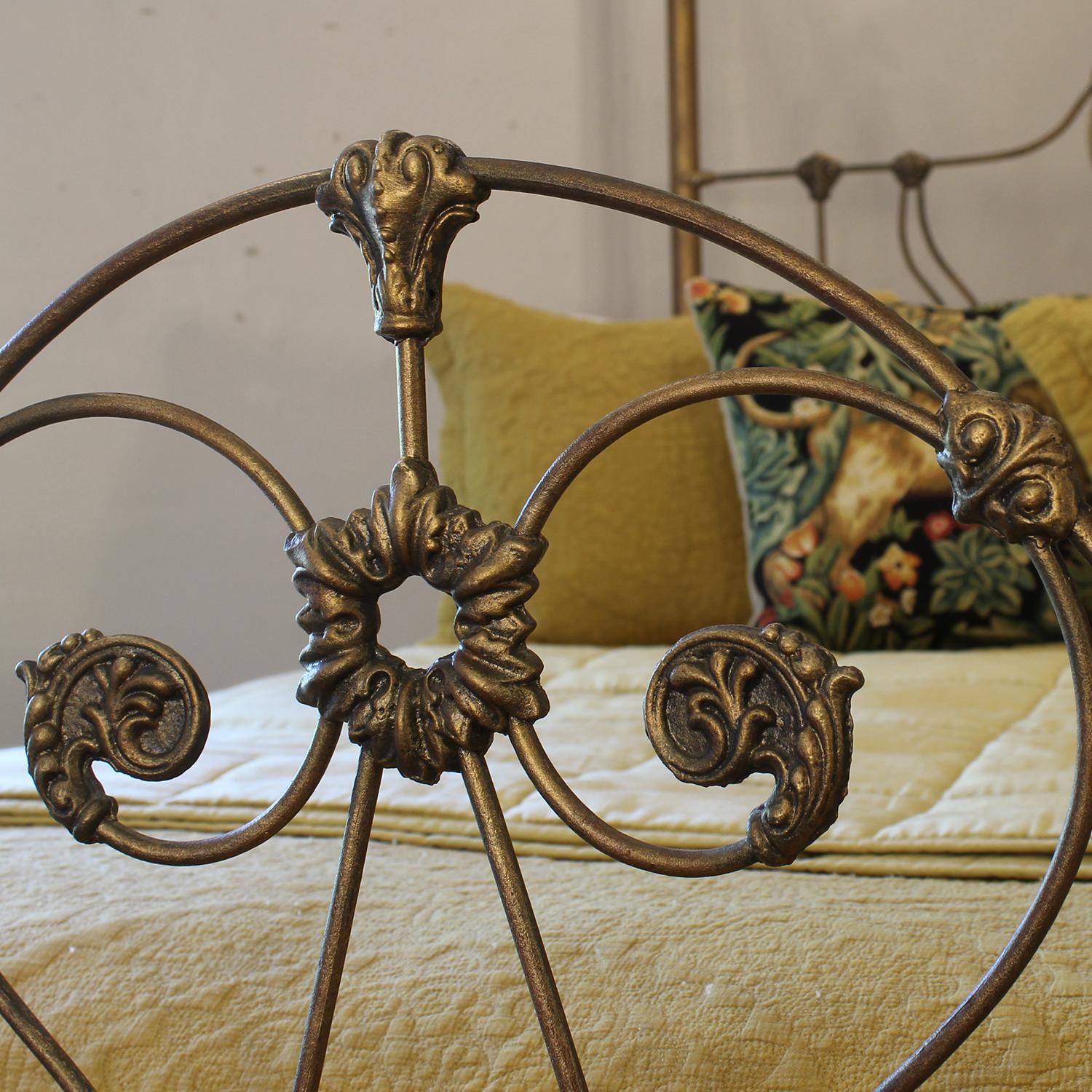 XIXe siècle Lit antique en laiton et fer en or délavé, M4P55 en vente