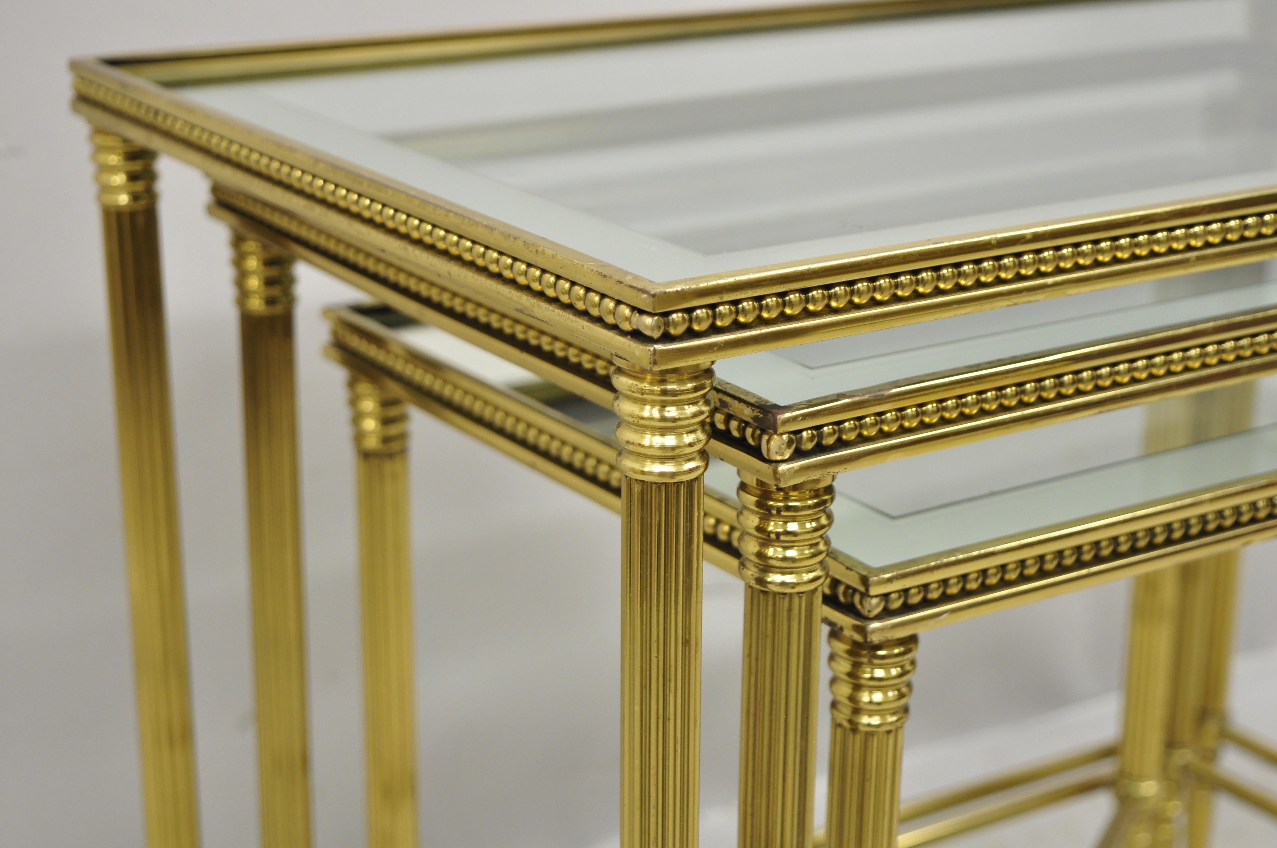 Brass Italian Hollywood Regency Side Nesting Tables Glass Top Tapered Legs Set 3 In Good Condition For Sale In Philadelphia, PA