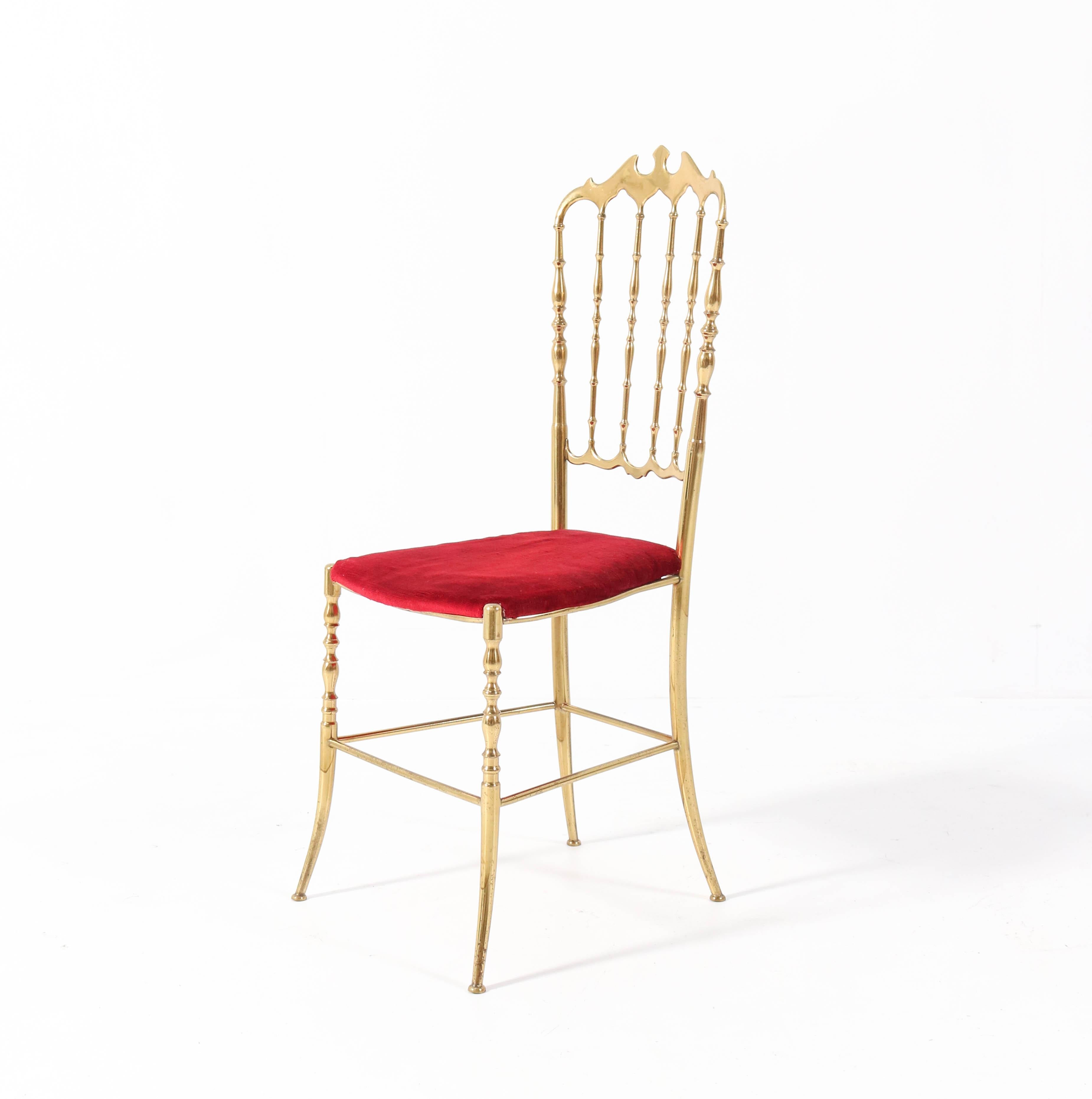 Stunning and elegant Mid-Century Modern chair.
Design by Chiavari.
Striking Italian design from the 1960s.
Solid brass frame with original red velvet seat.
In very good condition with minor wear consistent with age and use,
preserving a