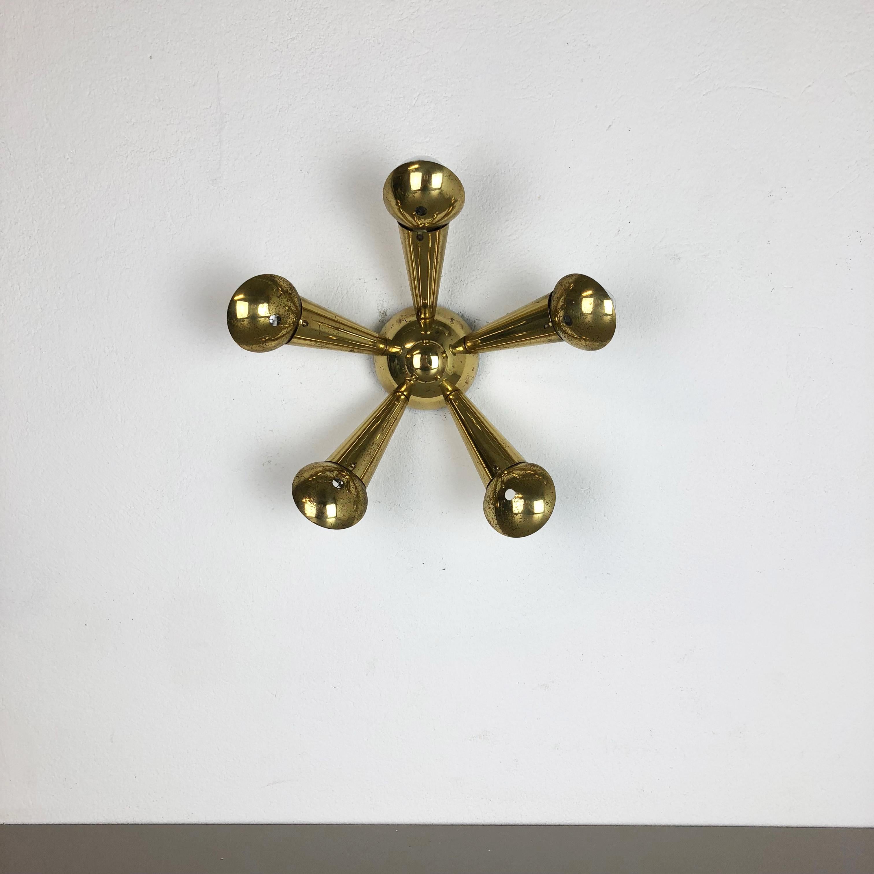 Article:

Wall light ceiling light


Producer:

Origin Italy in the manner of Stilnovo, Gio Ponti



Age:

1950s



This modernist light was produced in Italy in the 1950s. It is made from solid metal brass with brass with five