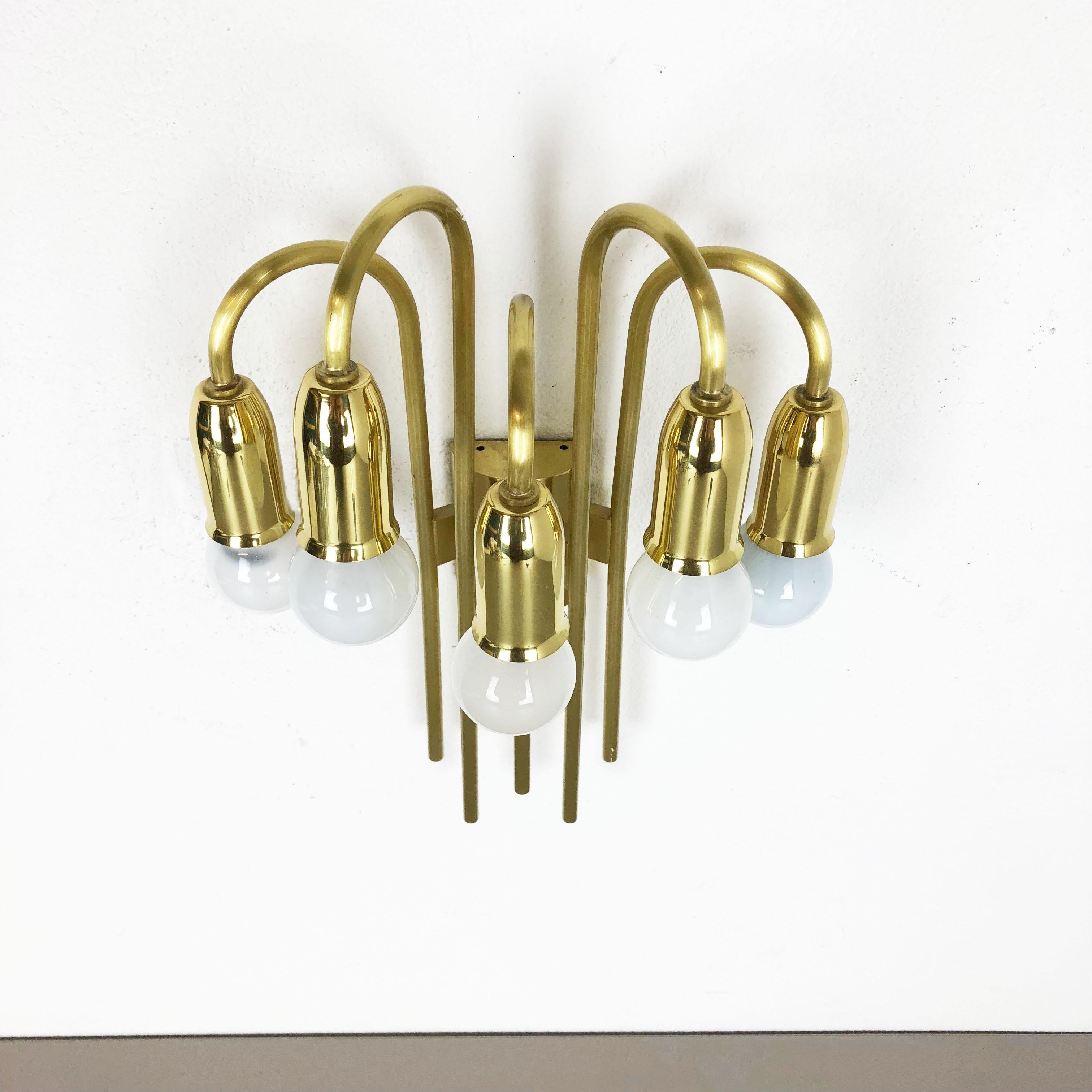 Article:

Wall light


Origin:

Italy in the manner of Stilnovo, Gio Ponti



Age:

1970s



This modernist light was produced in Italy in the 1970s in Italy. It is made of brass and features a very unique and unusual Brutalist form