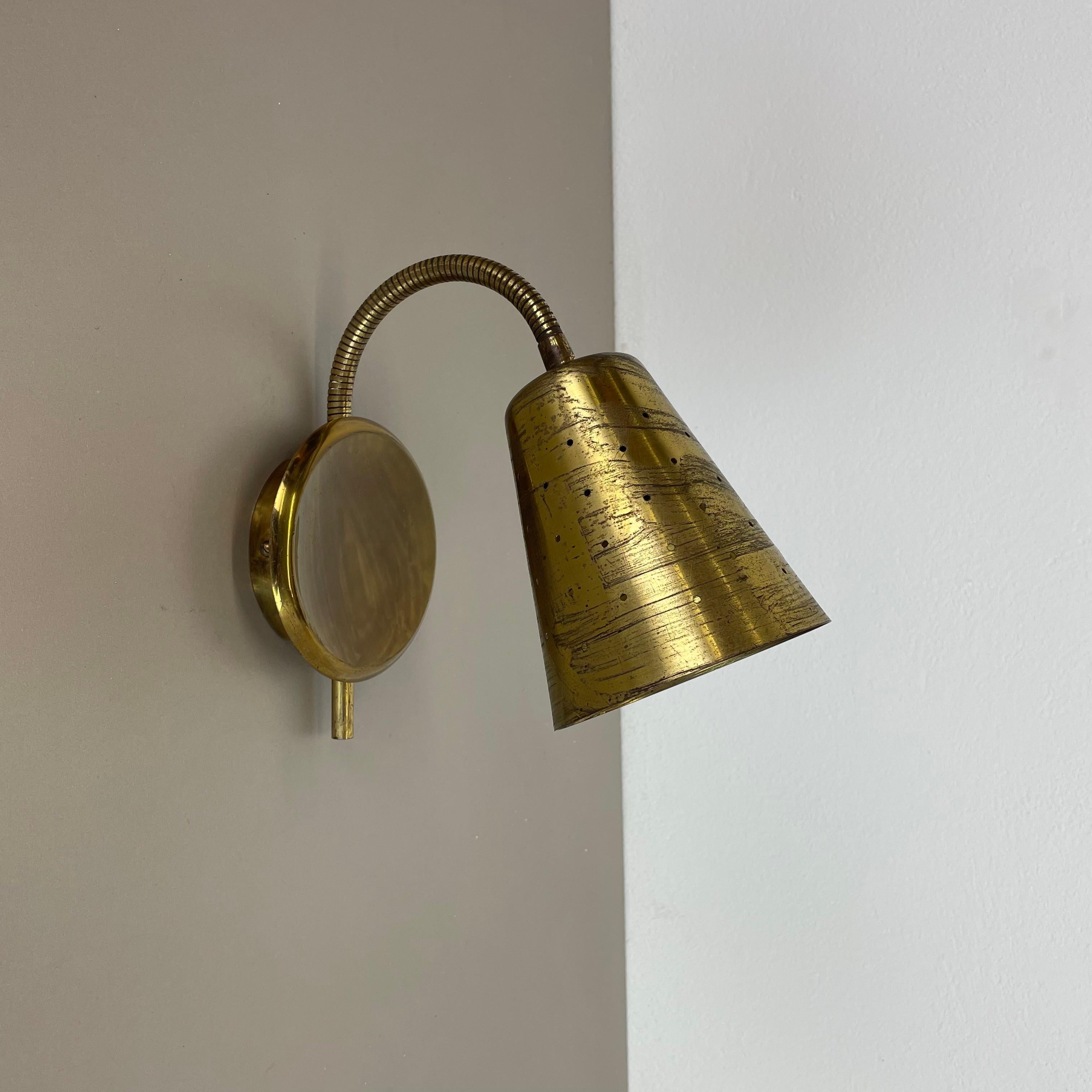 Article:

Wall light


Producer:

Origin Italy in the manner of Stilnovo, Gio Ponti



Age:

1950s



This modernist light was produced in Italy in the 1950s. It is made from brass with one adjustable light arm. This wonderful and