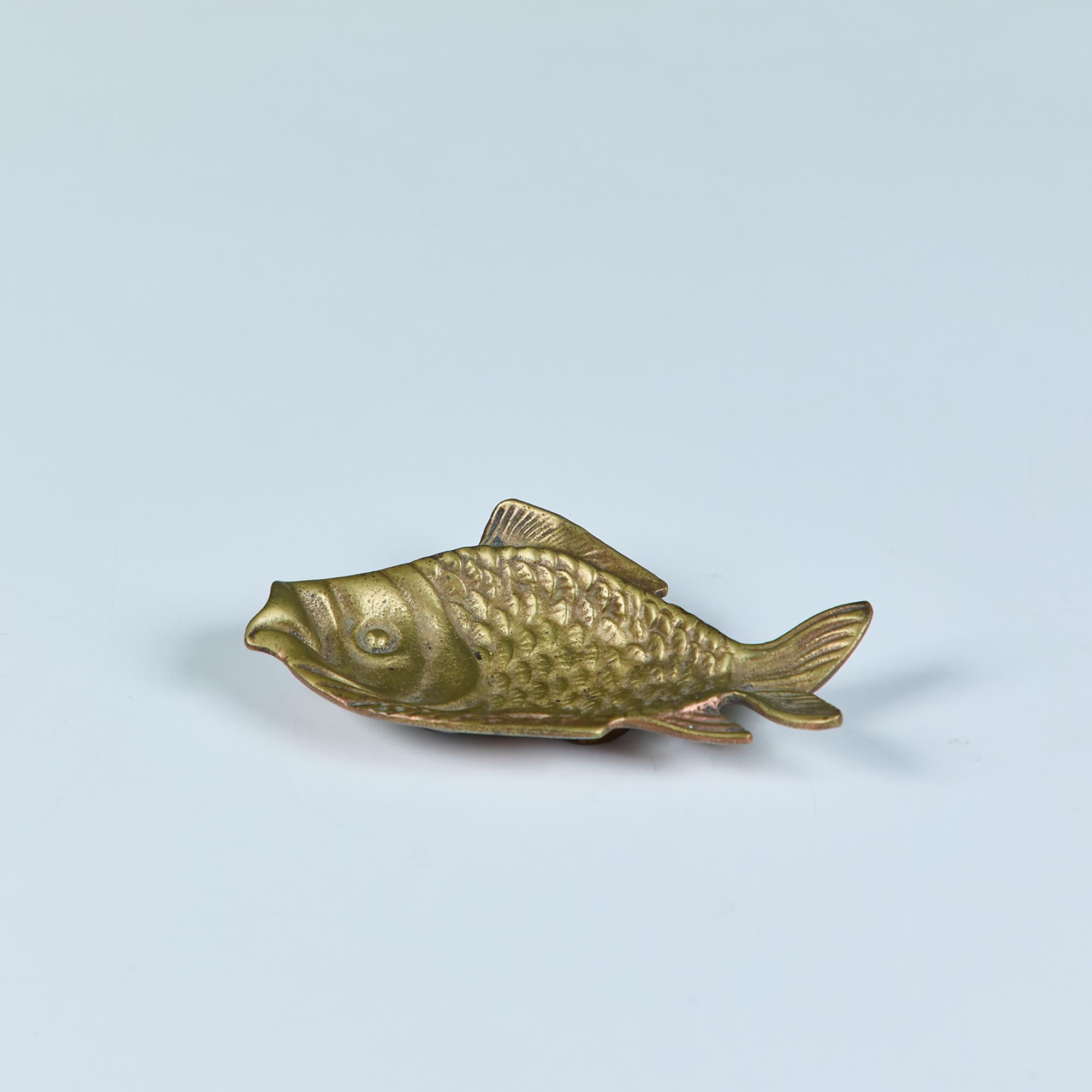 Piatto da pesce giapponese in ottone in vendita 3