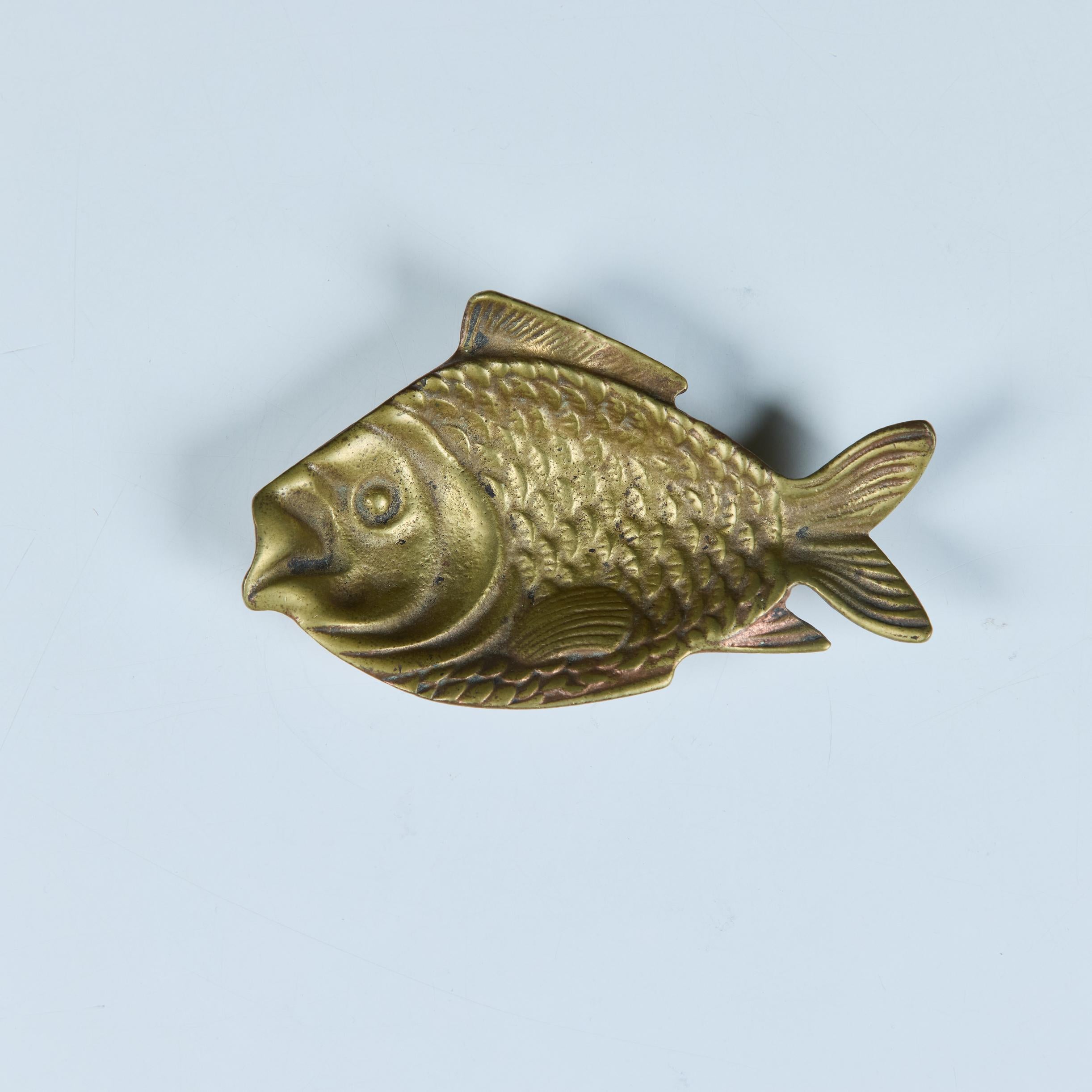 Giapponese Piatto da pesce giapponese in ottone in vendita