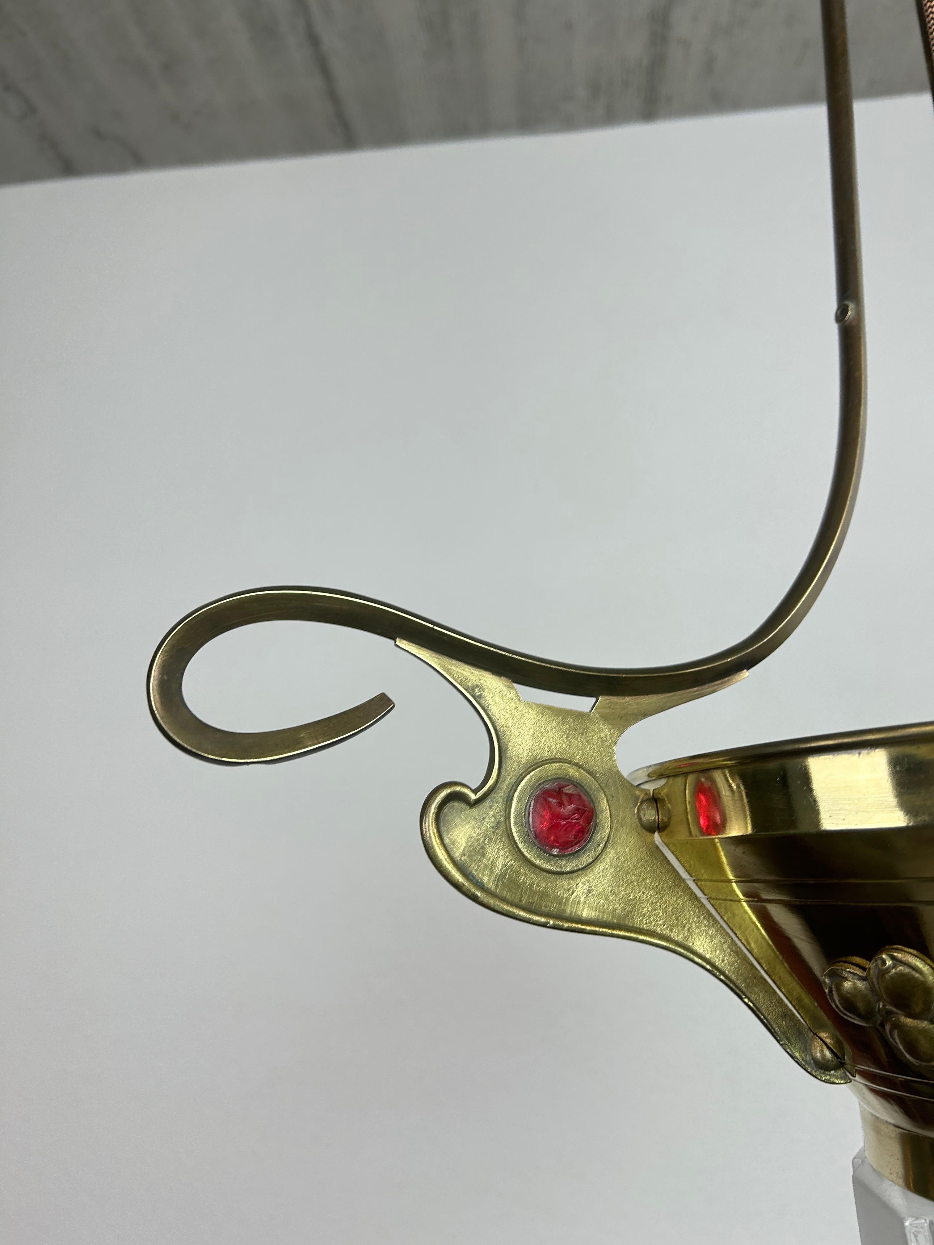 Austriaco Lampadario jugendstil in ottone con cristalli rossi in vendita