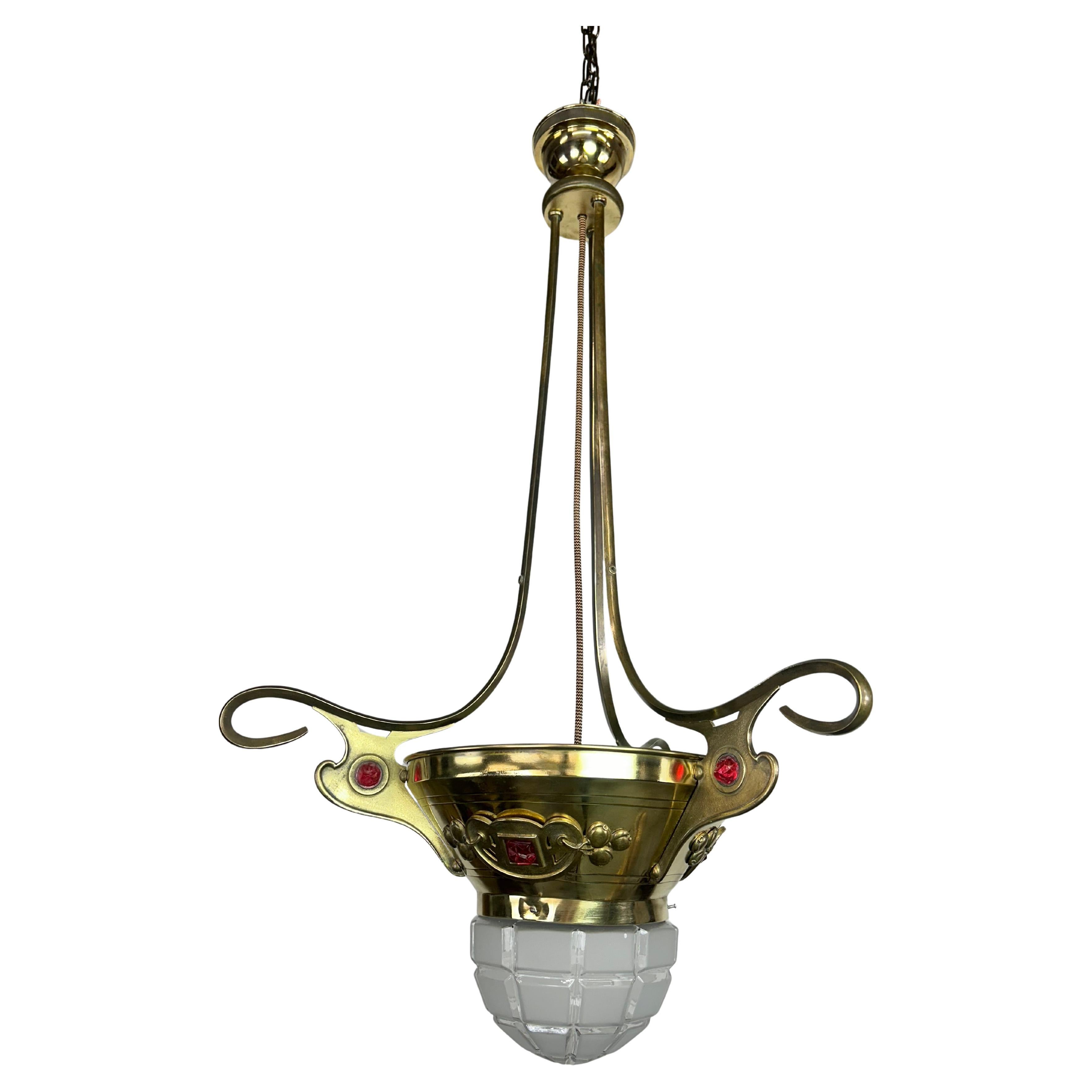 Lampadario jugendstil in ottone con cristalli rossi