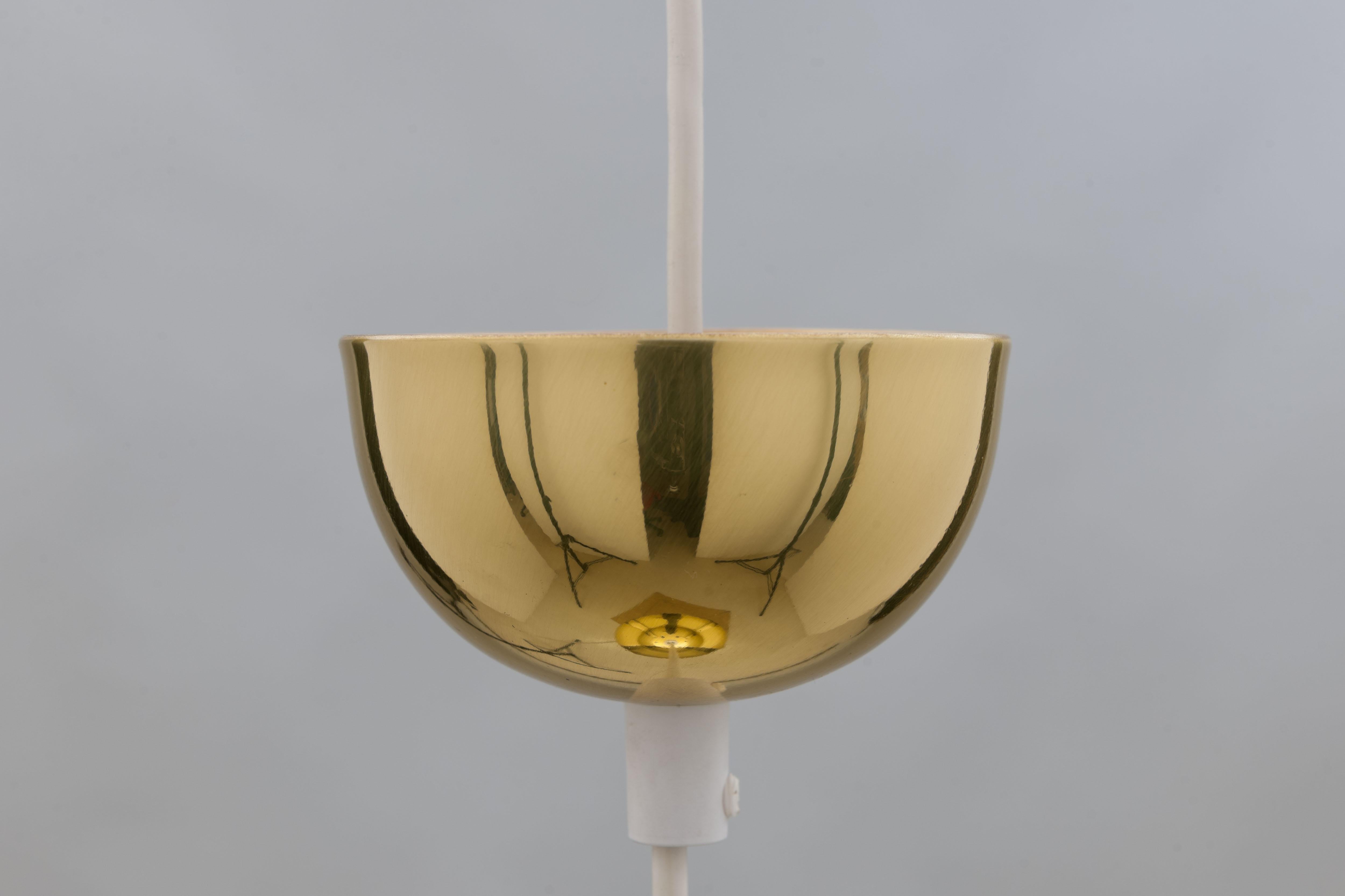 Pendentif Kuultakello modèle A 330 « Cloche d'or » en laiton d'Alvar Aalto en vente 1