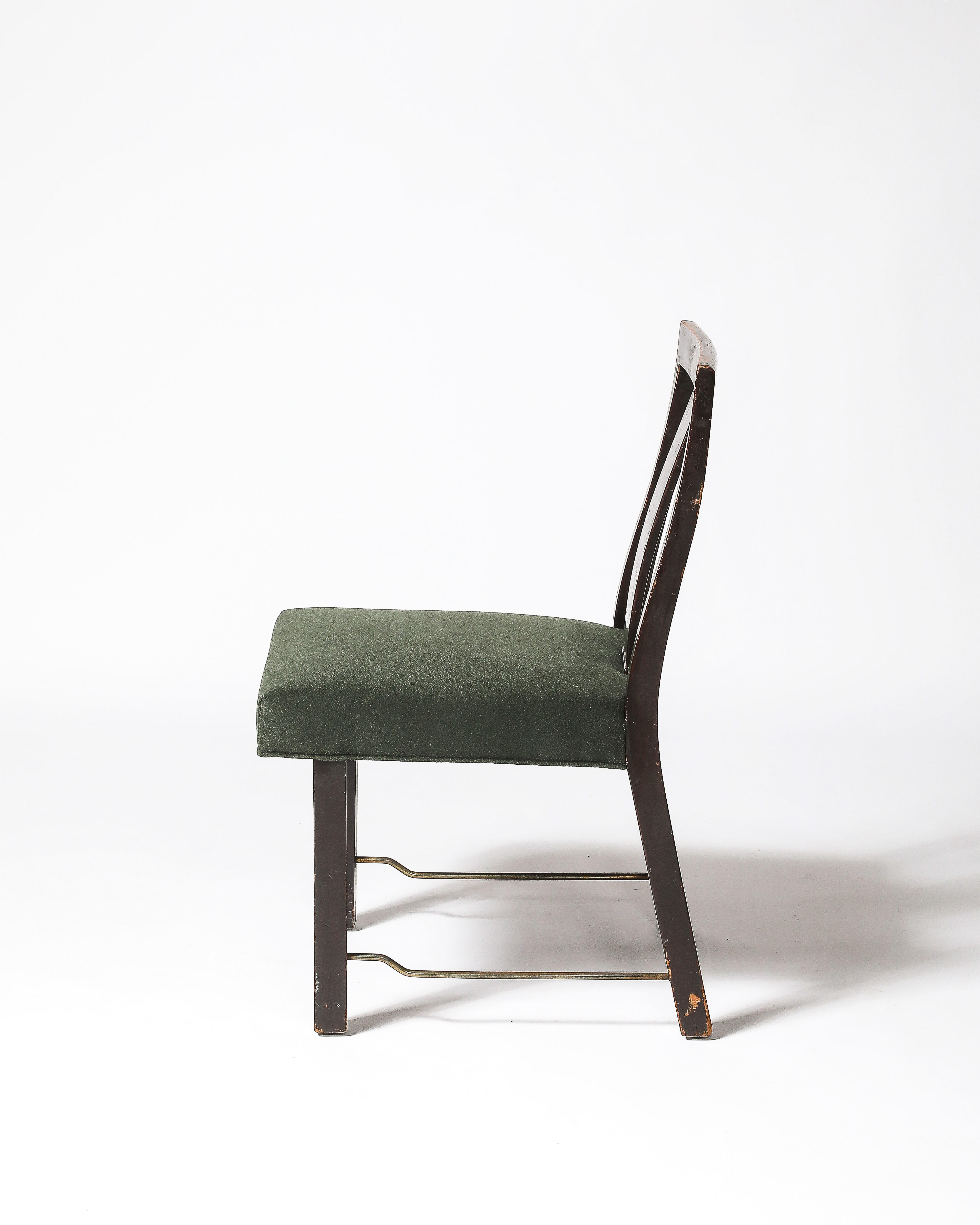 Metà XX secolo Sedia imbottita in ottone, legno laccato e lino nuovo di Edward Wormley, Un... in vendita