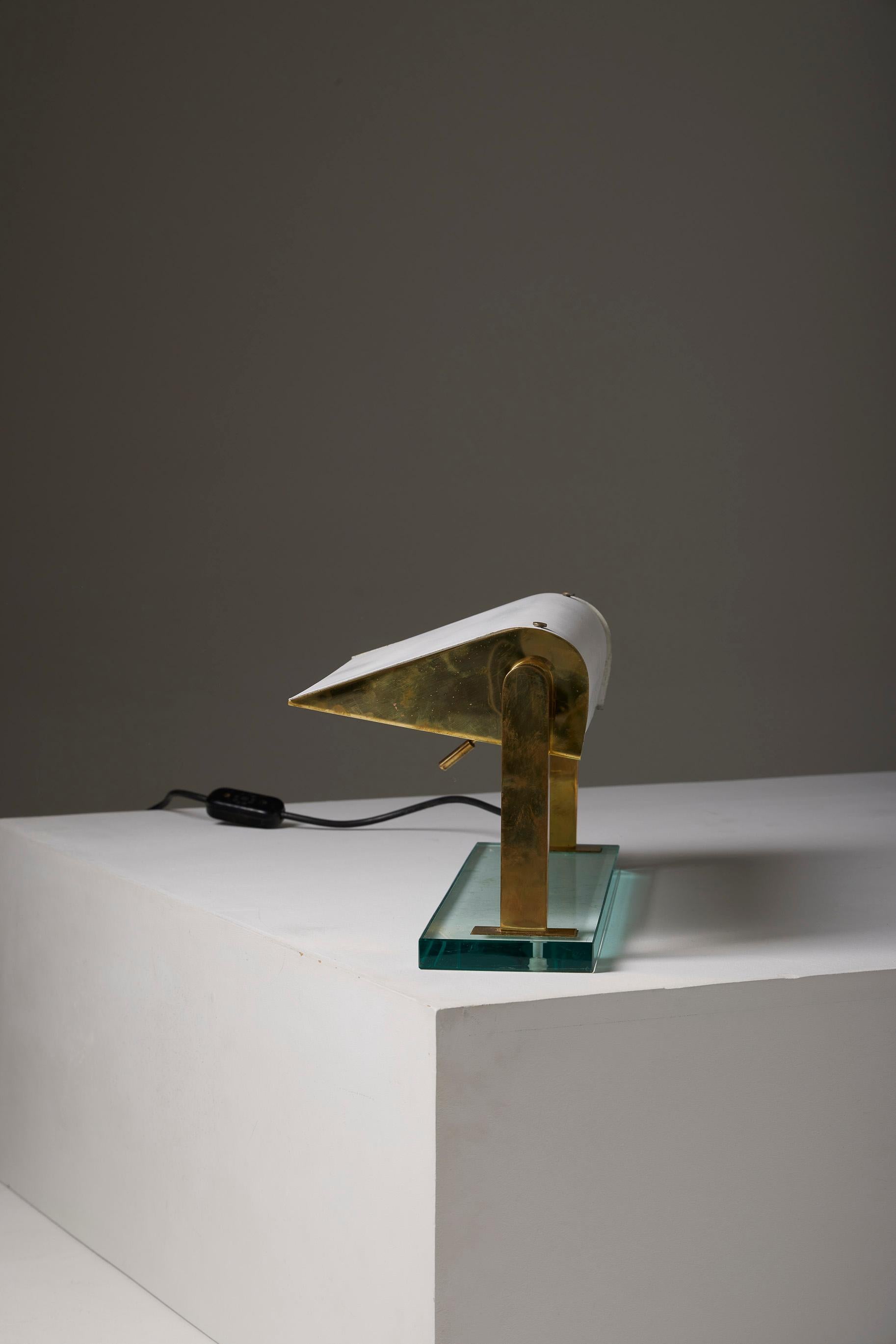 Brass lamp by Pietro Chiesa In Good Condition For Sale In PARIS, FR