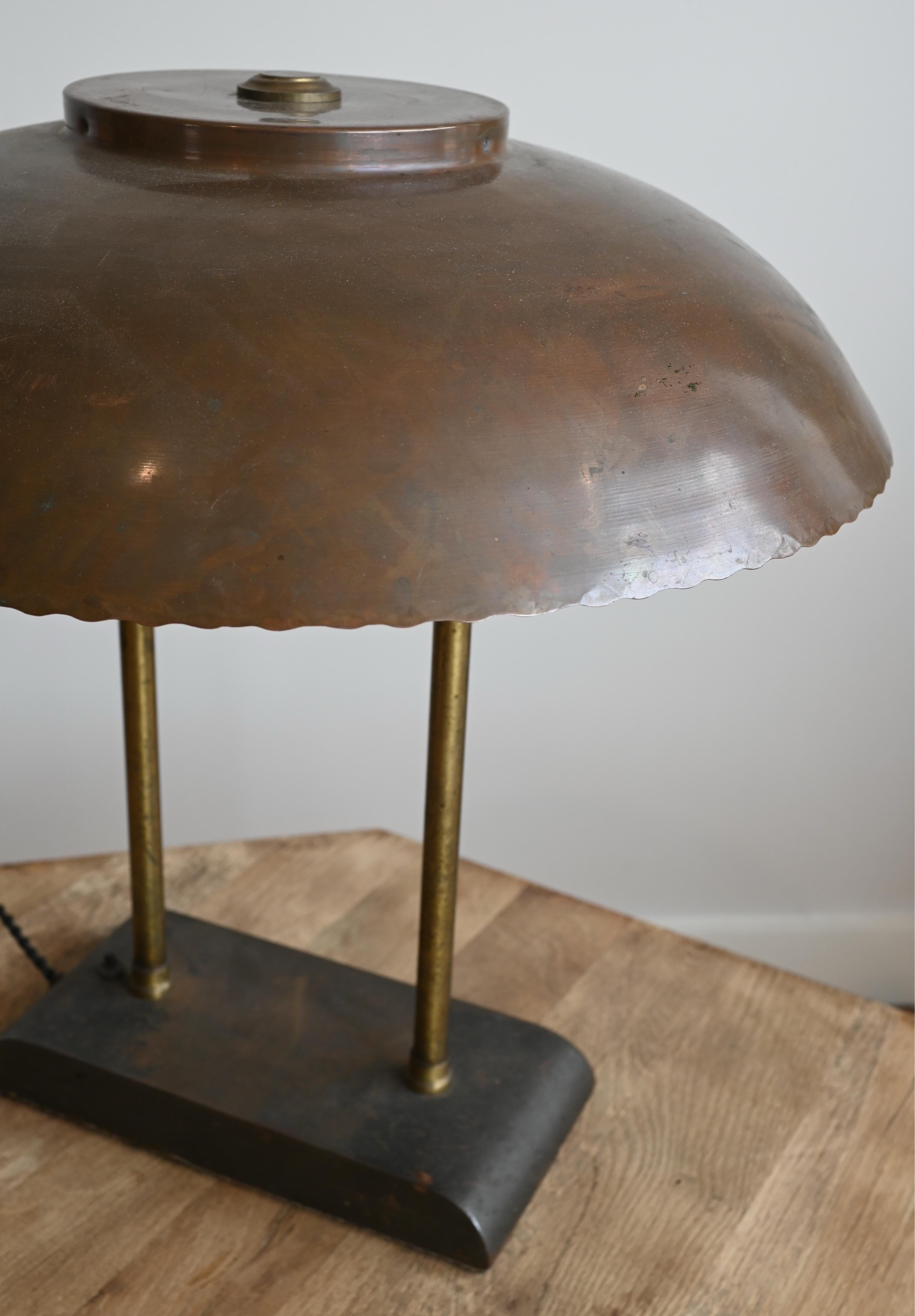 Lampe aus Messing (Art déco) im Angebot