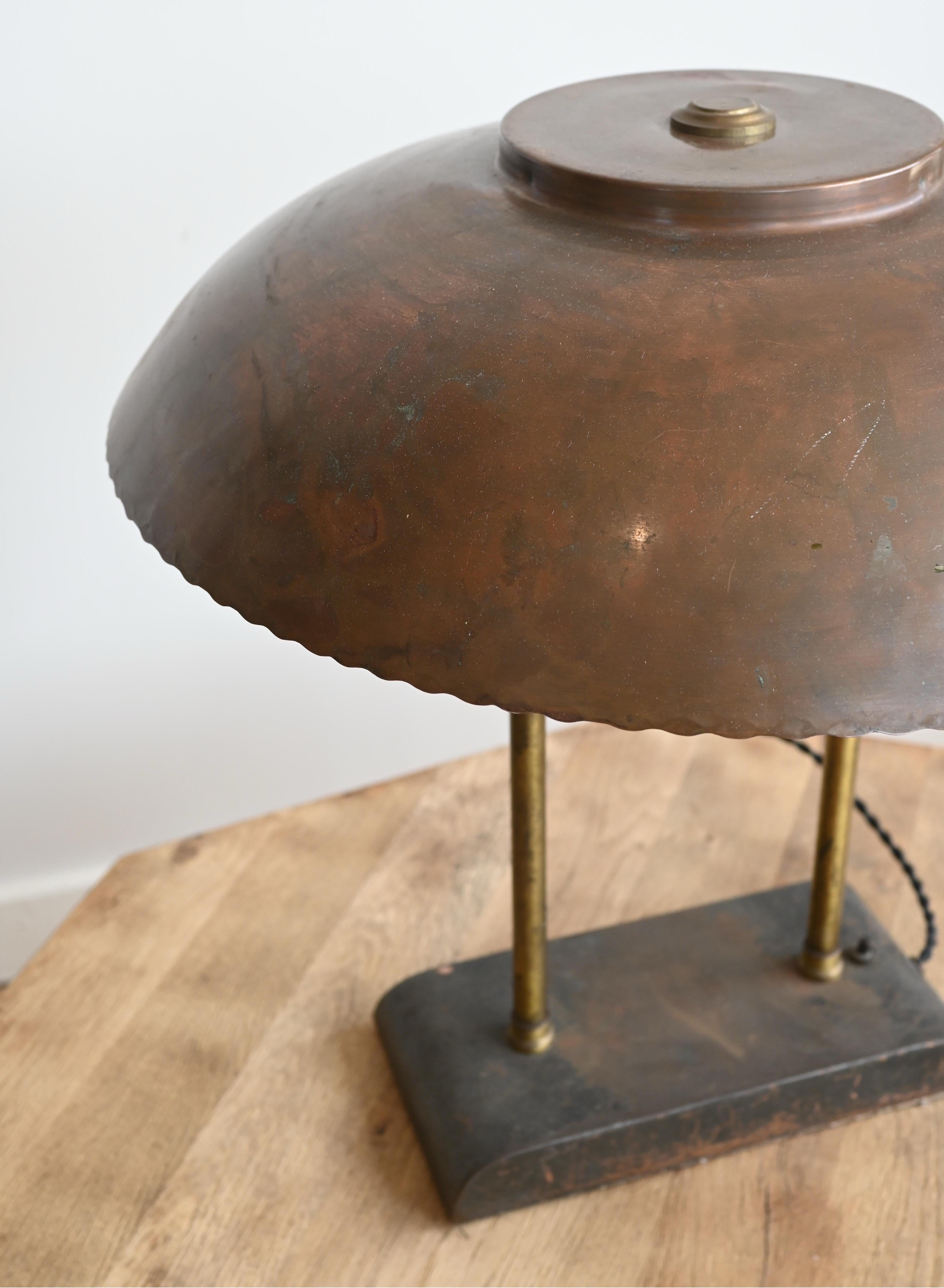 Lampe aus Messing (20. Jahrhundert) im Angebot