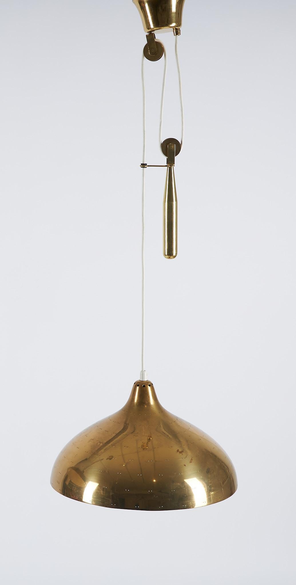 Style Paavo Tynel  Lampe à contrepoids Modèle Er99 par Itsu Suède années 1950 Bon état - En vente à Paris, FR