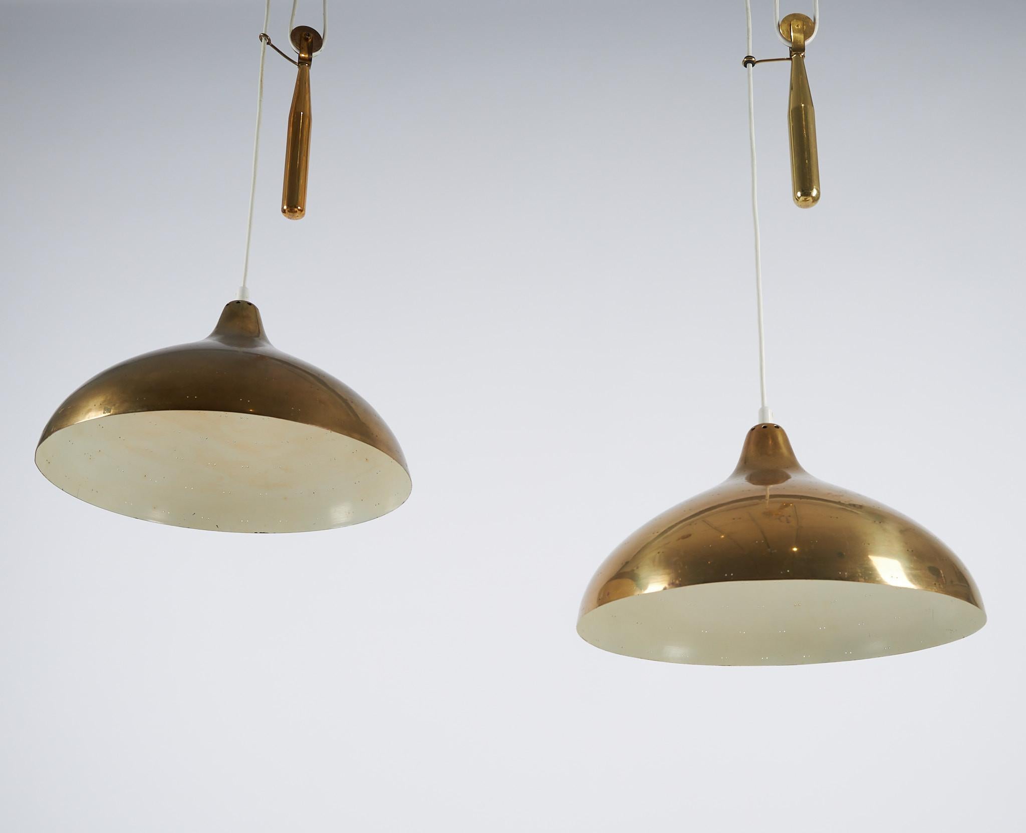 Laiton Style Paavo Tynel  Lampe à contrepoids Modèle Er99 par Itsu Suède années 1950 en vente