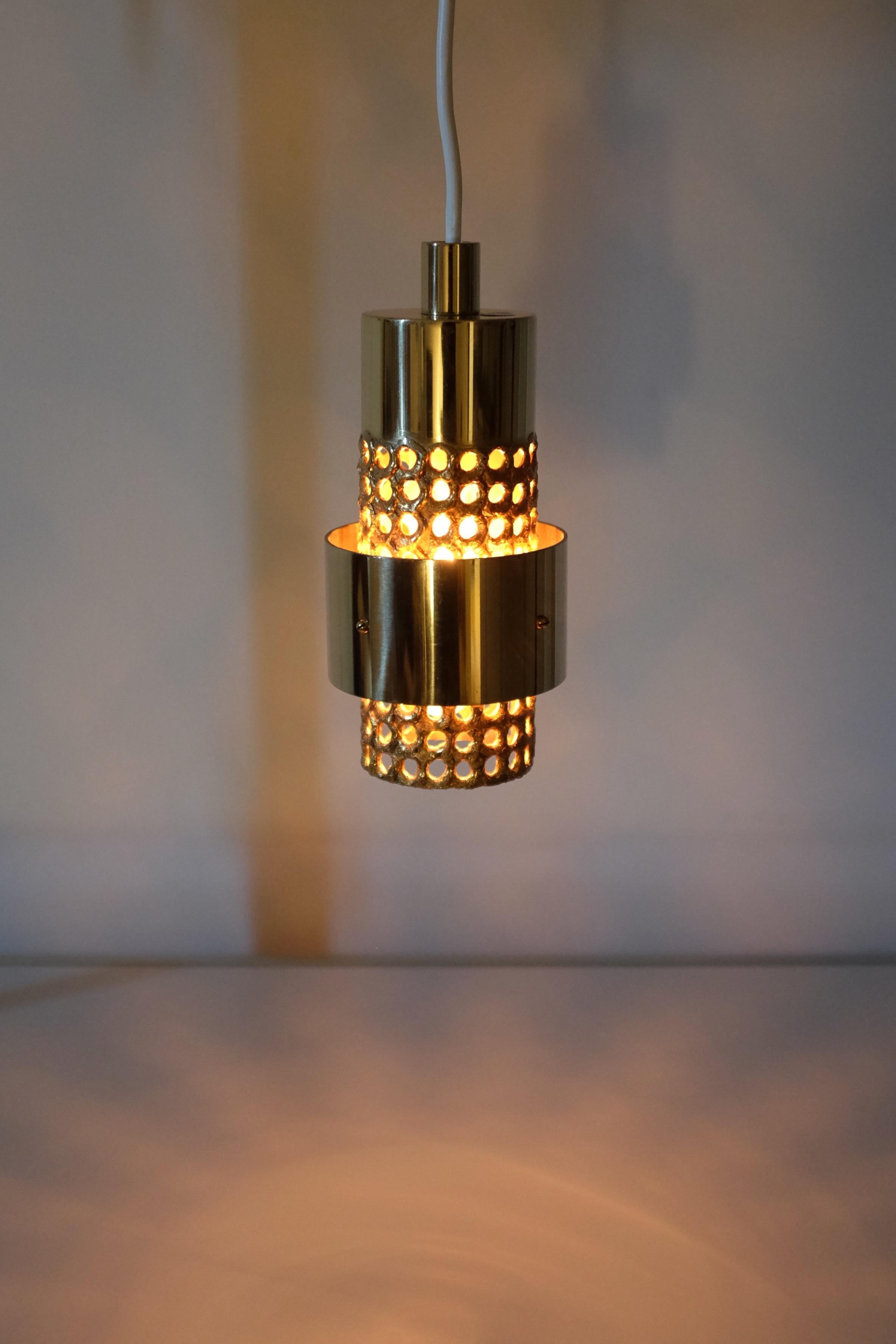 Fin du 20e siècle Lampe à suspension en laiton Modèle 131 de Pierre Forssell pour Skultuna en vente