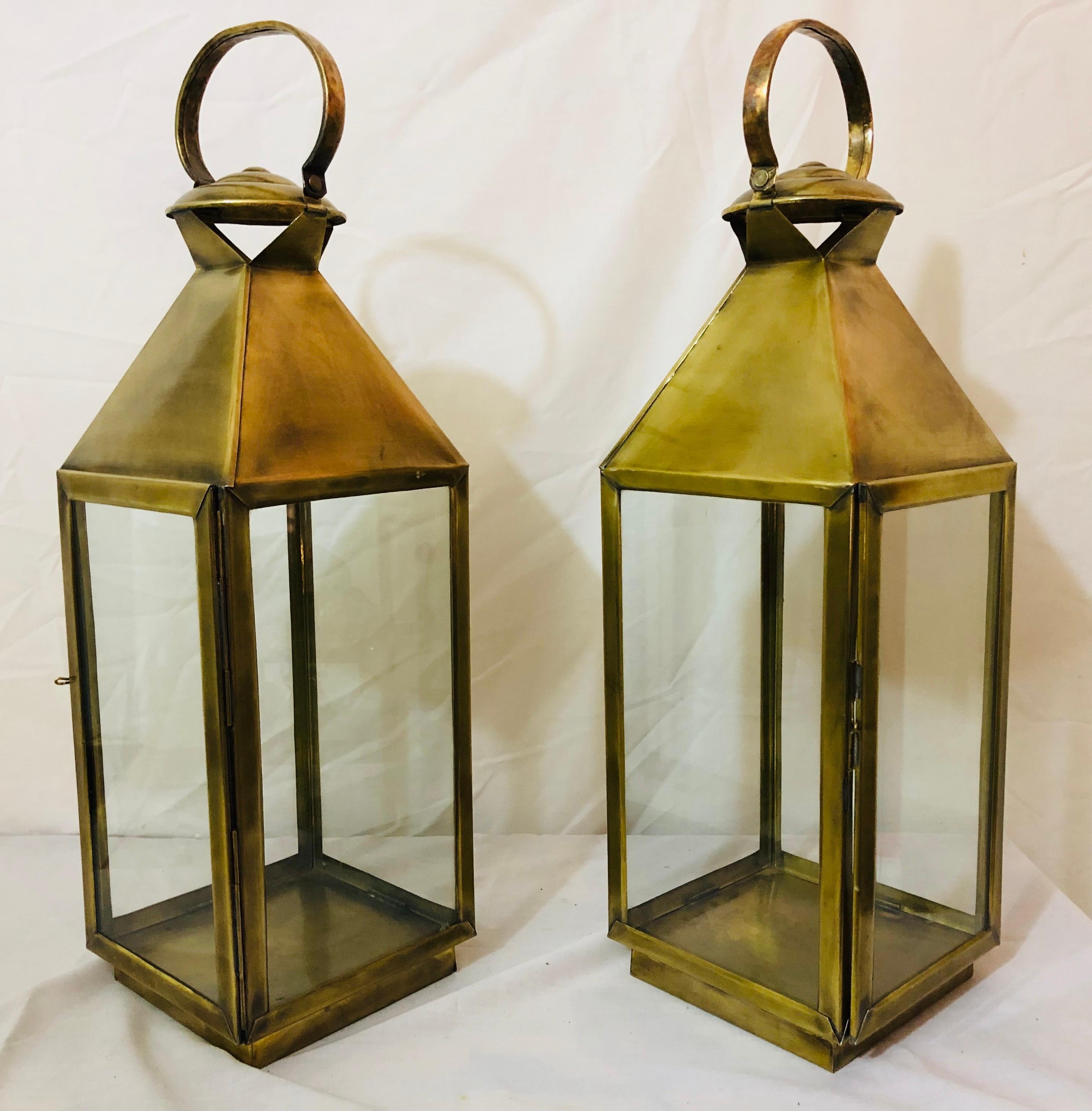 Brass lanterns or candleholder for indoor and outdoor, a pair

This classy pair of handmade lanterns or candleholder is made of fine brass and will look beautiful indoor in your living room or bathroom to create a spa feel or outdoor in your garden.