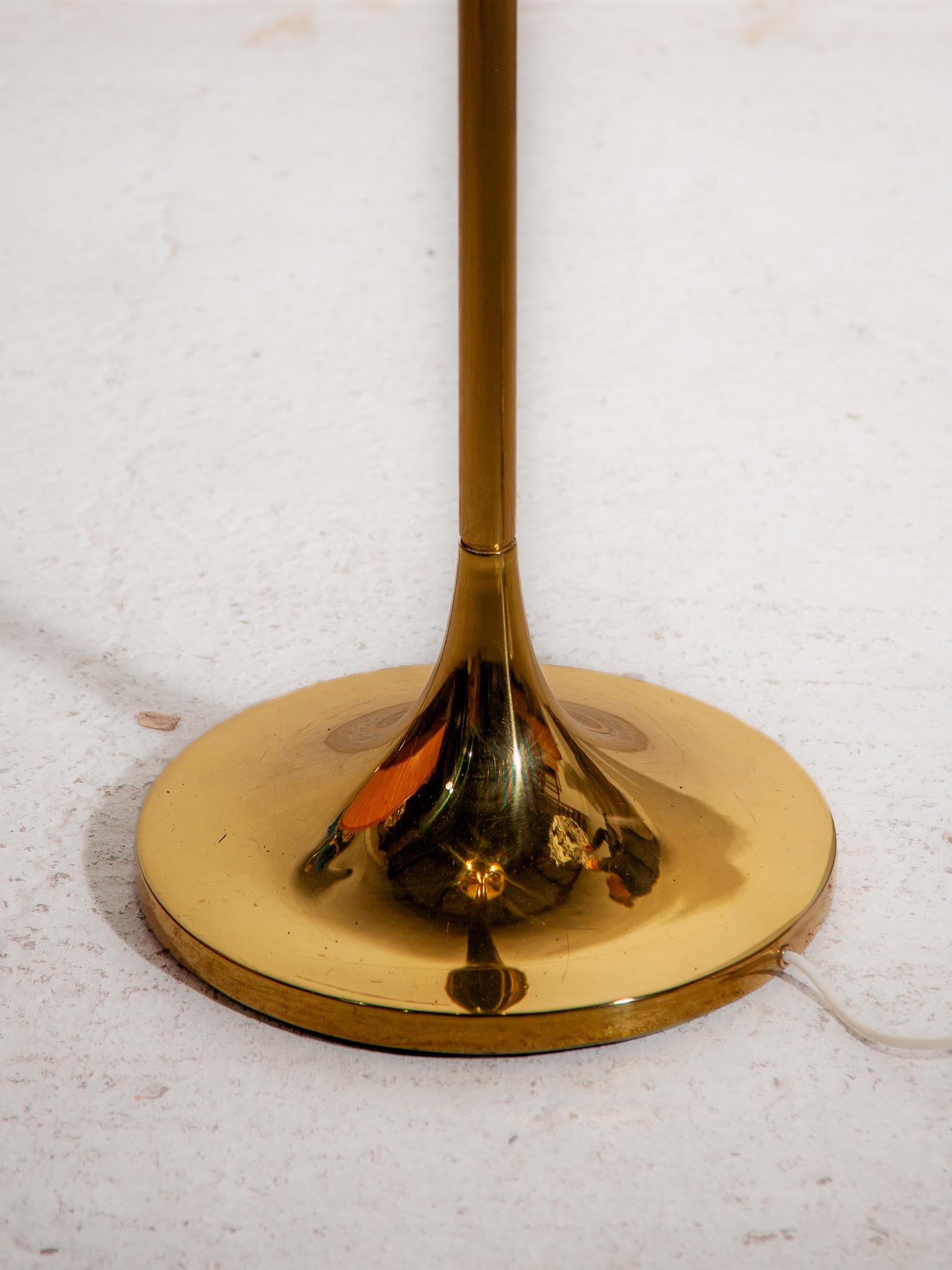 Brass Large Opal Globe Vereinigte Werkstätten Floor Lamp, 1970s Germany In Good Condition For Sale In Antwerp, BE