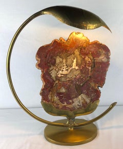 Lampada da tavolo scultorea in foglie d'ottone e legno pietrificato di Henri Fernandez
