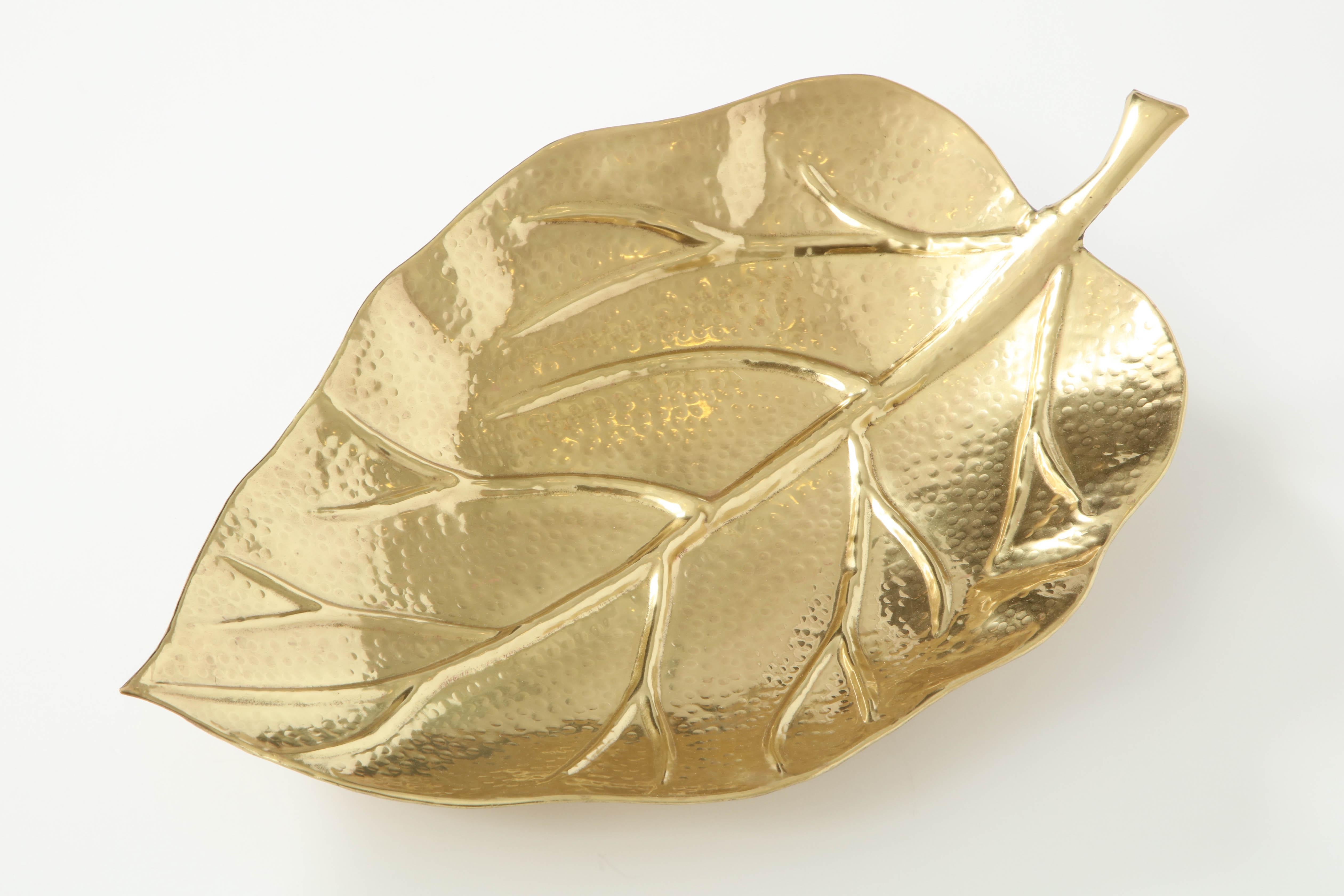 Hand-Crafted Bowl, Leaf Shape, Midcentury Italian, Brass, circa 1950, Polished Brass