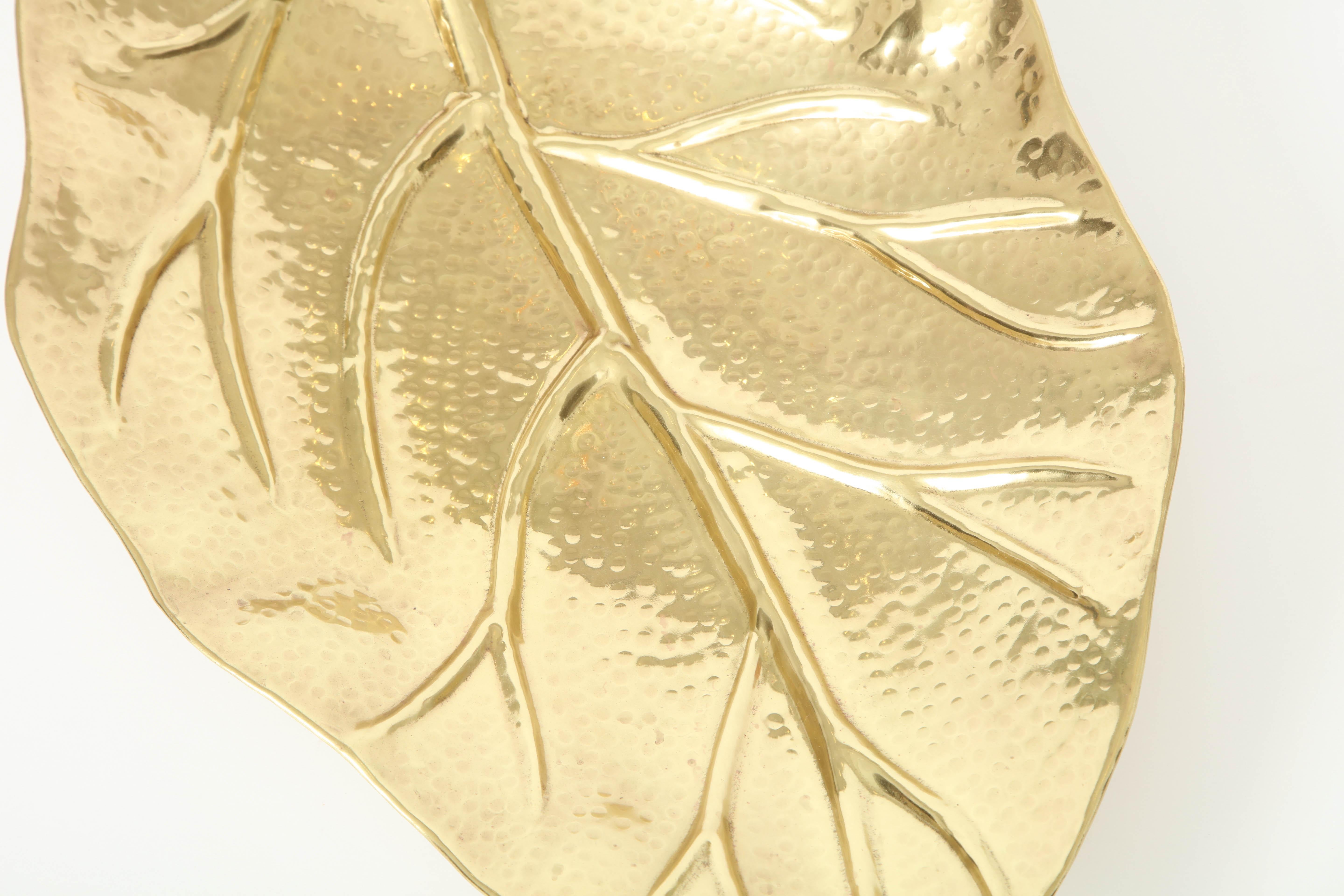 Bowl, Leaf Shape, Midcentury Italian, Brass, circa 1950, Polished Brass In Good Condition In New York, NY