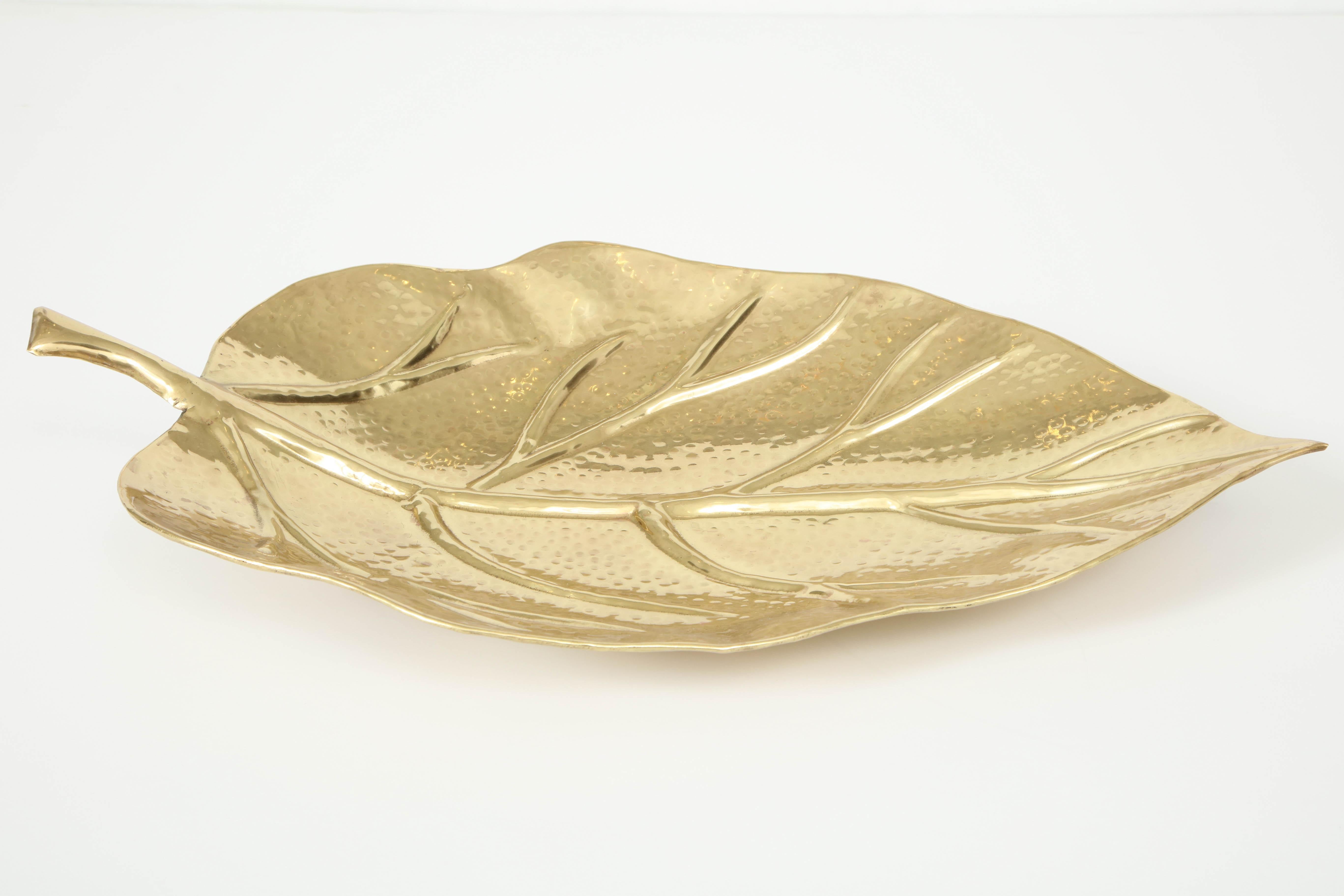 Mid-20th Century Bowl, Leaf Shape, Midcentury Italian, Brass, circa 1950, Polished Brass