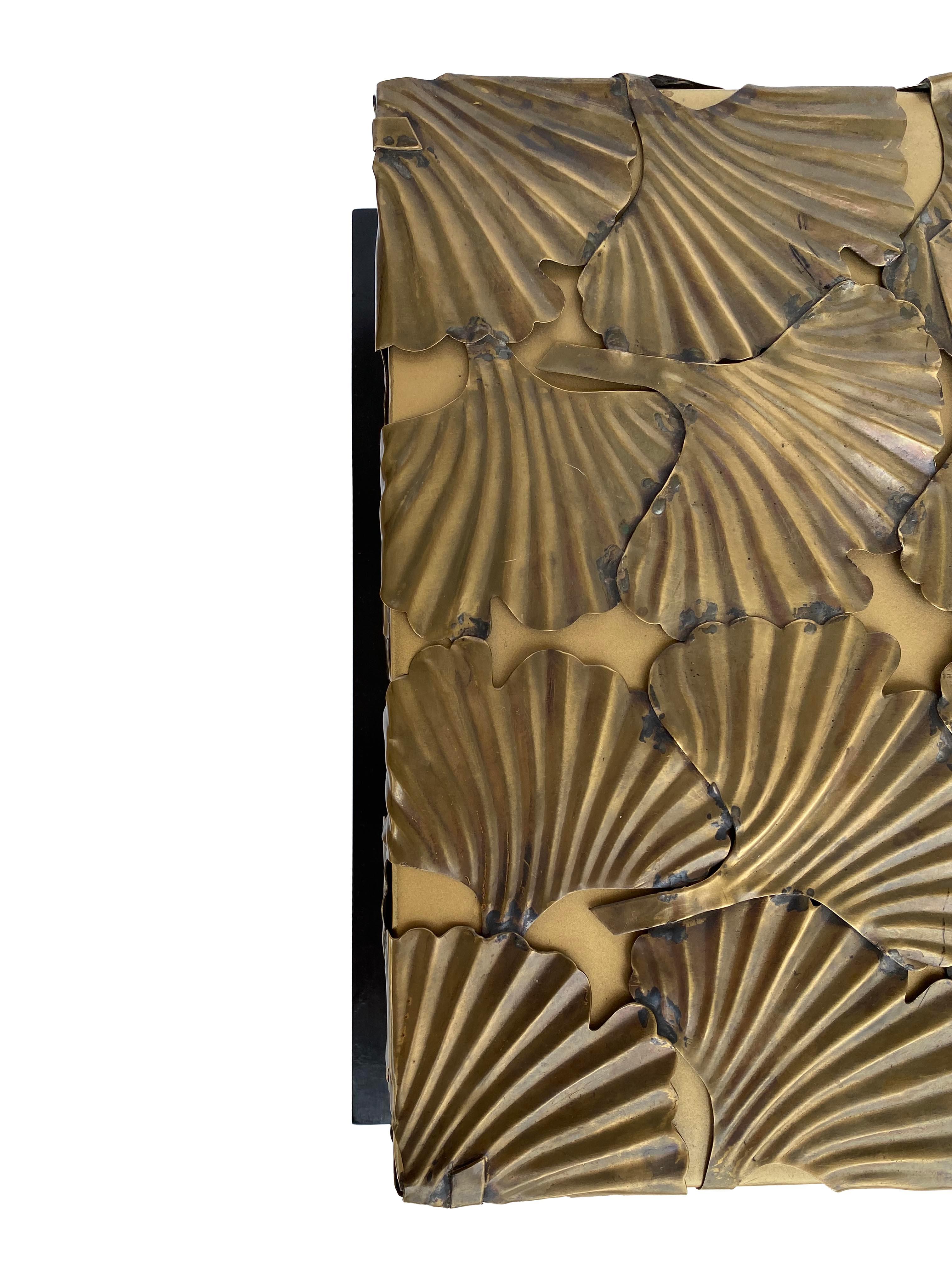 XXIe siècle et contemporain Boîte de Gingko à feuilles de laiton par Laura Kirar en vente
