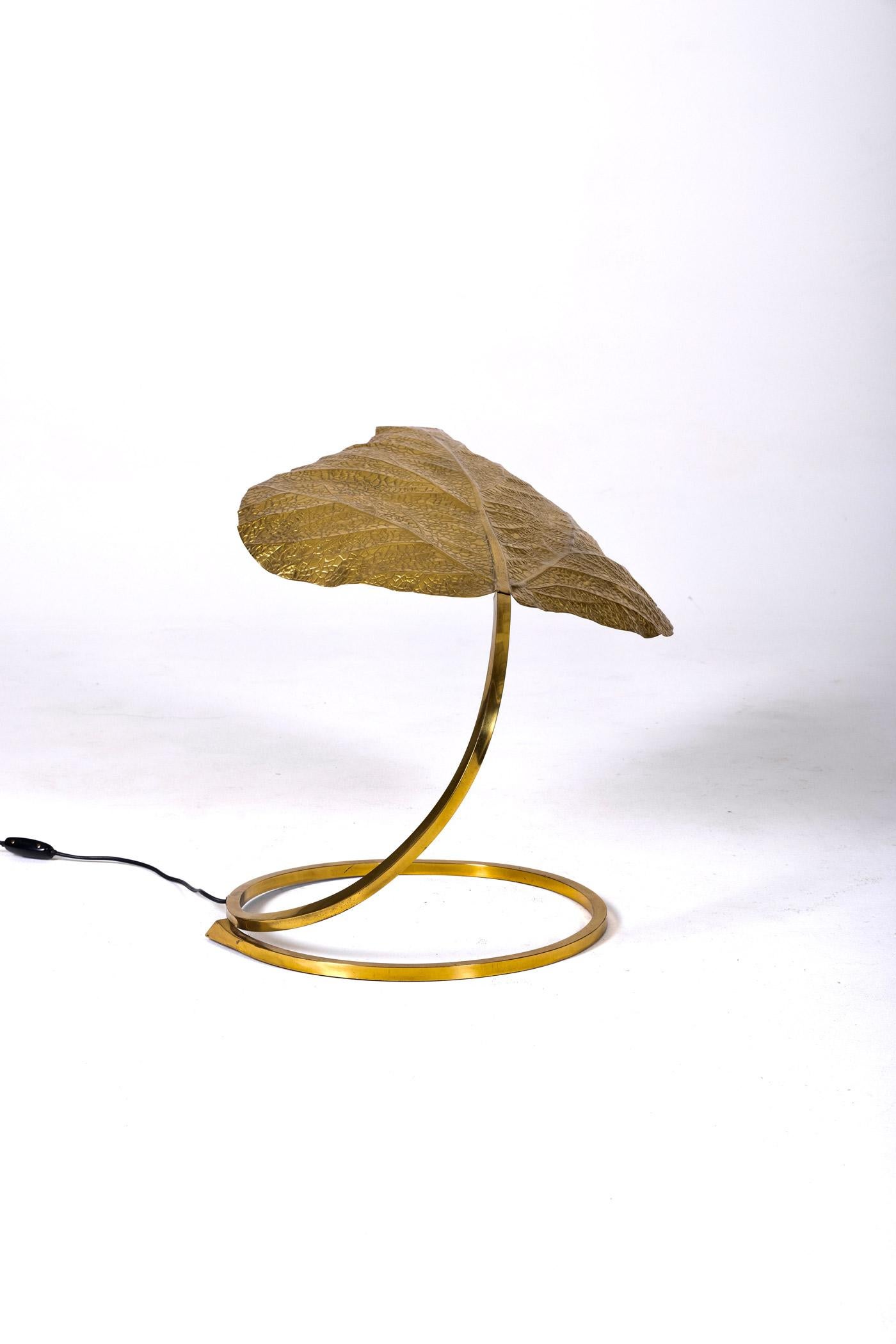 Brass Leaf Lamp attributed to Tommaso Barbi, 1970s In Excellent Condition In PARIS, FR