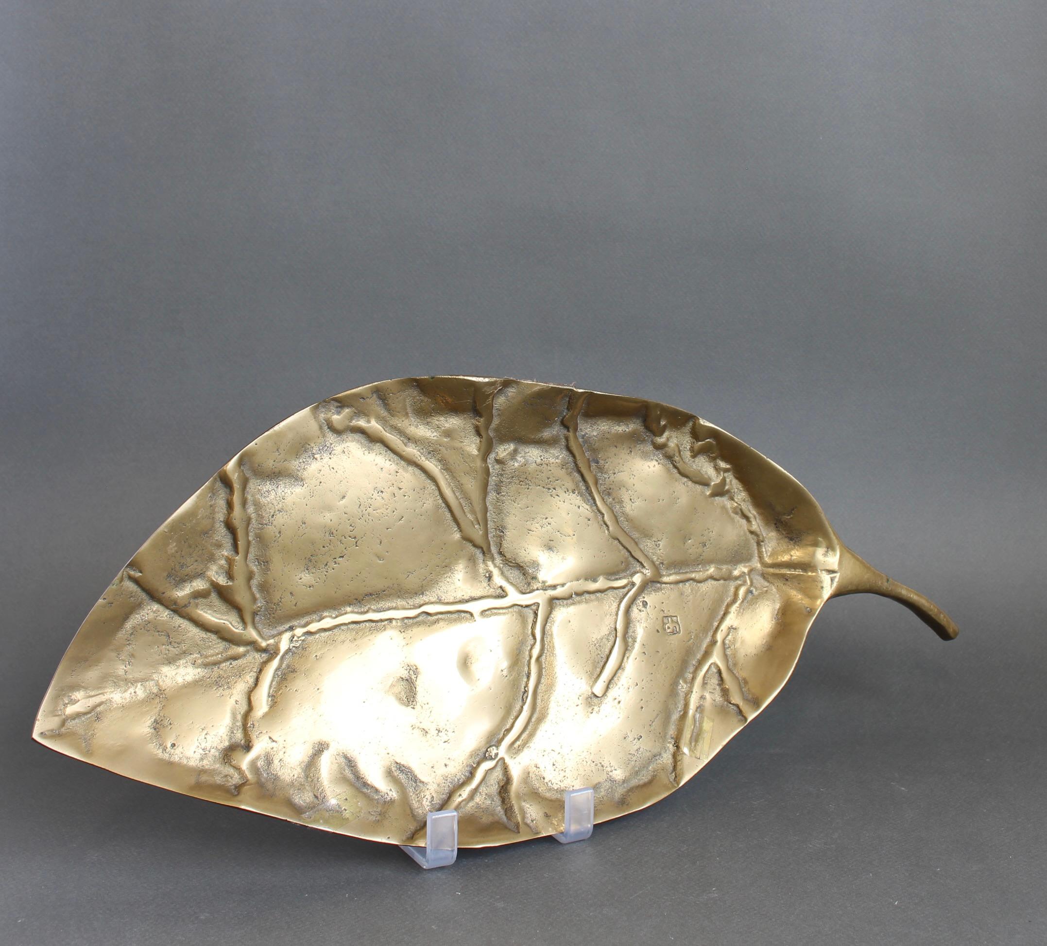 Decorative Brass Leaf / Tray II by David Marshall (circa 1980s). A bold and sculptural brass leaf tray by celebrated designer David Marshall, crafted in Spain circa 1980s. Cast in solid brass, the piece showcases Marshall’s signature Brutalist