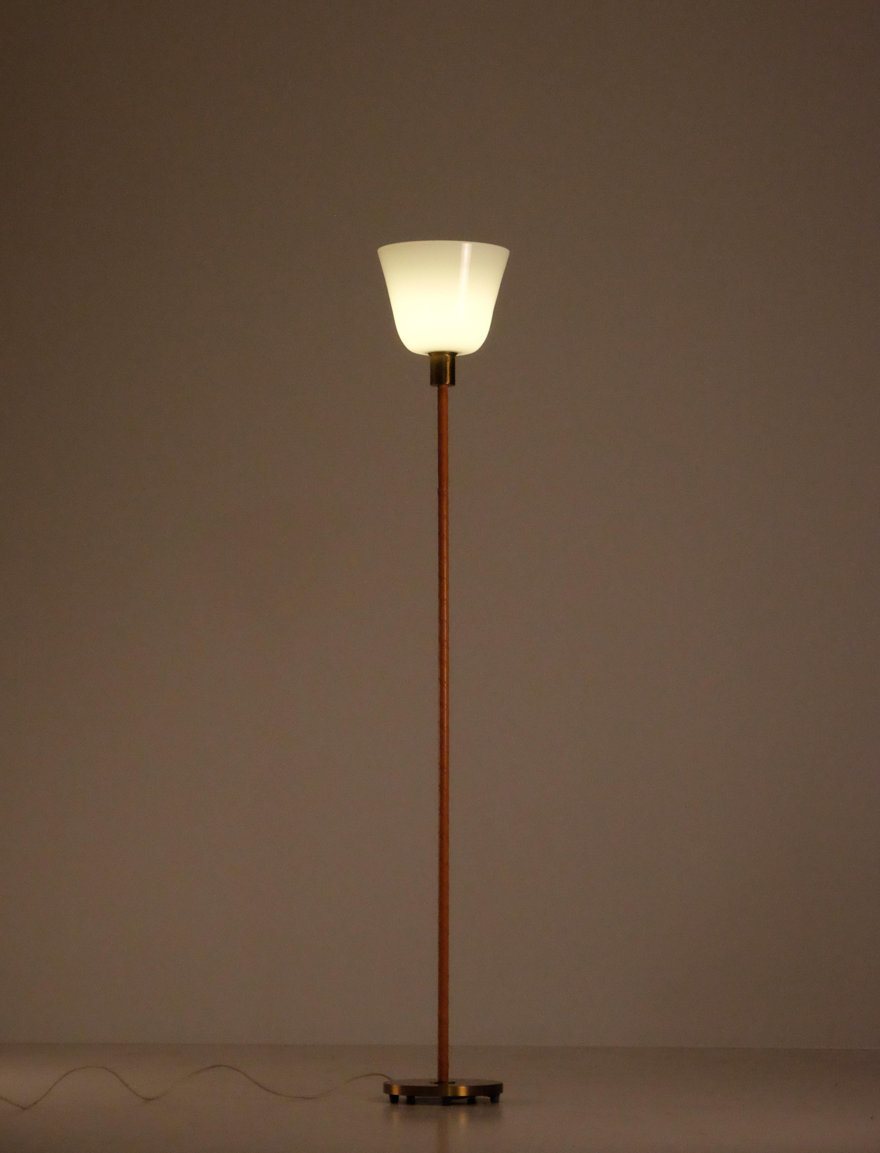 Brass, leather & glass uplight by Nordiska Kompaniet, 1950s.
Height: 153 cm
Model: 32786