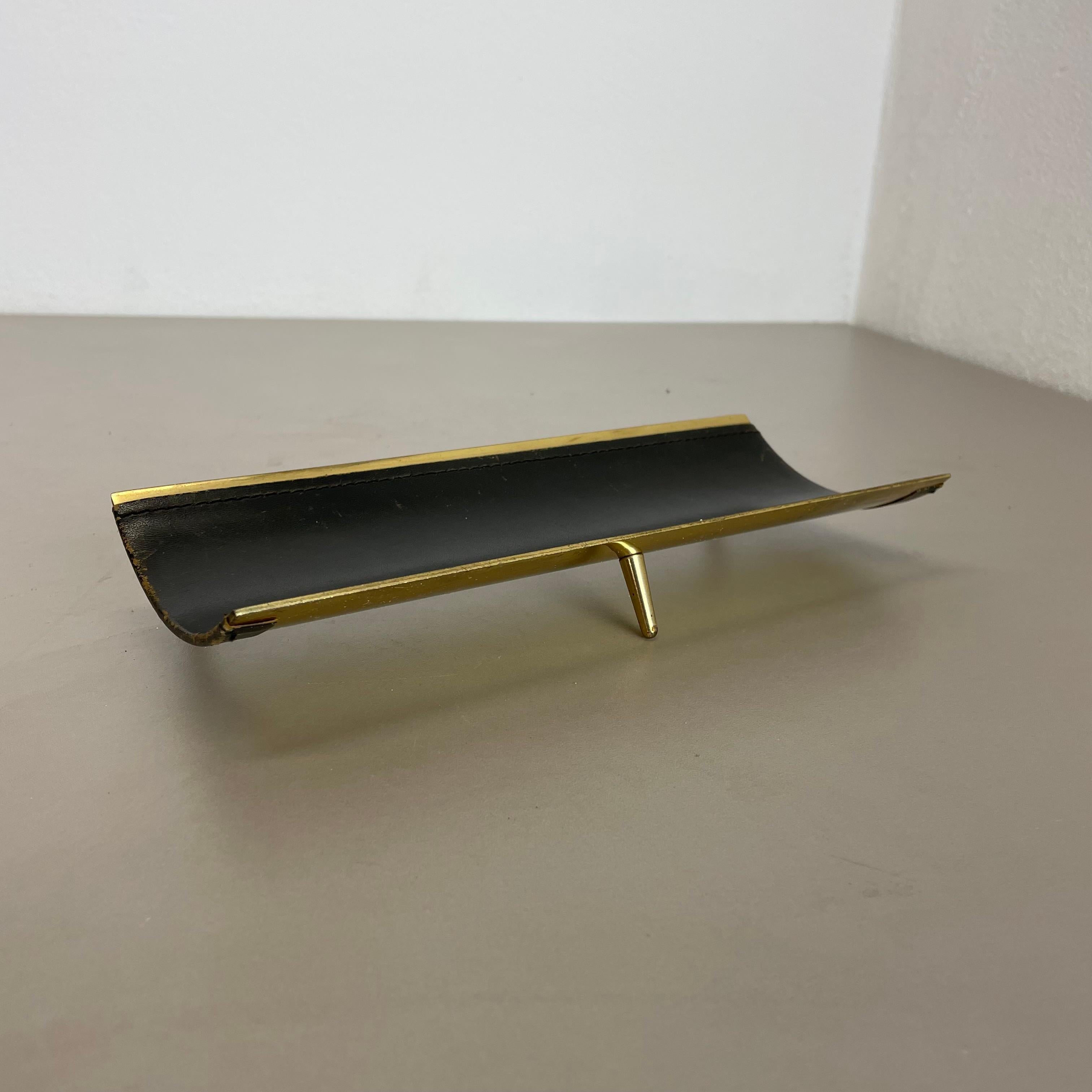 Brass + leather PEN Holder Desk Element Auböck Hagenauer Era, Germany, 1950s In Good Condition For Sale In Kirchlengern, DE