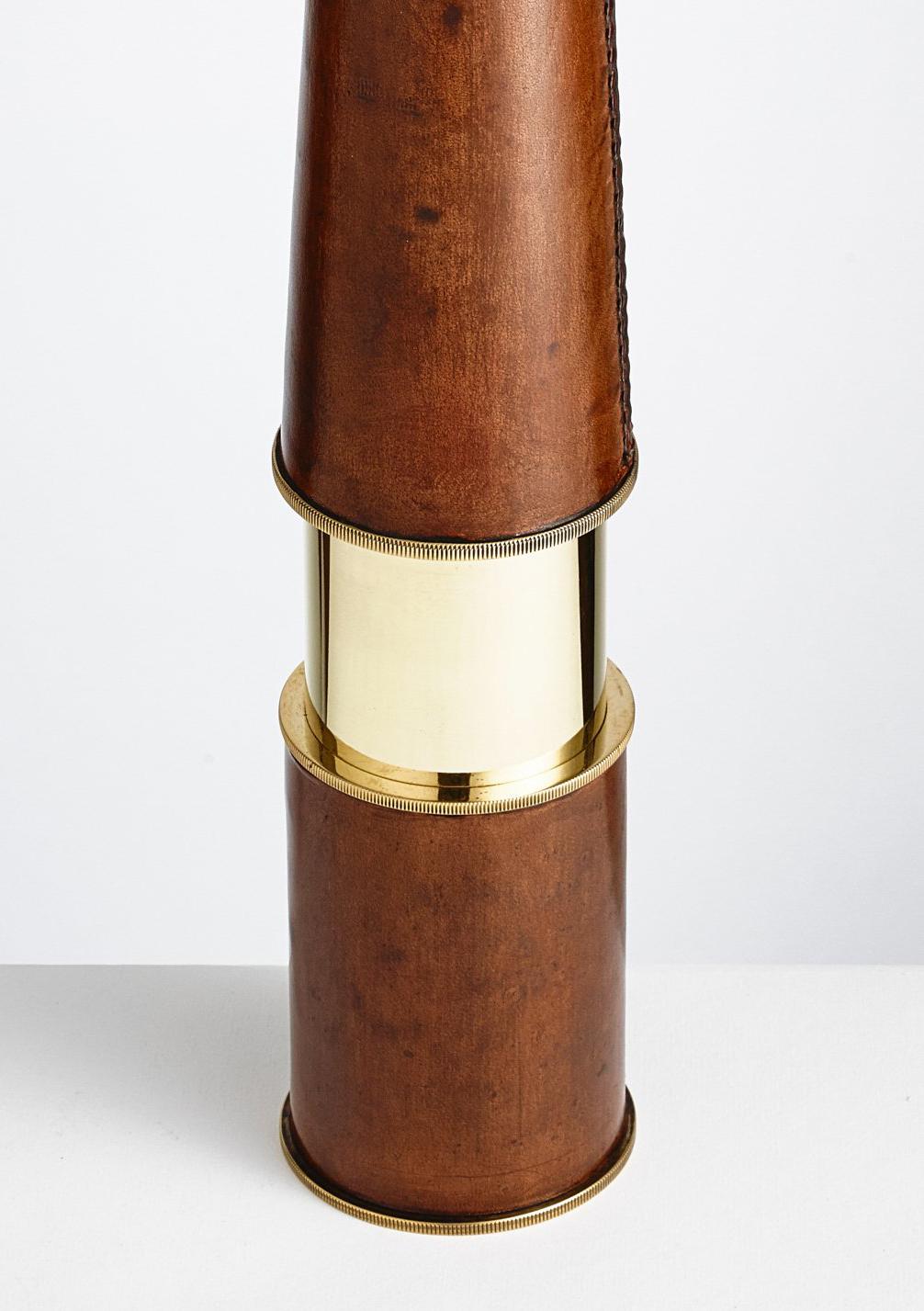 A great quality brass and leather bound telescope by makers Broadhurst Clarkson & Co, London, 1942.
Height closed 11", mid-size as shown 18" and fully extended 34".
This item is in excellent condition.

We are always adding to
