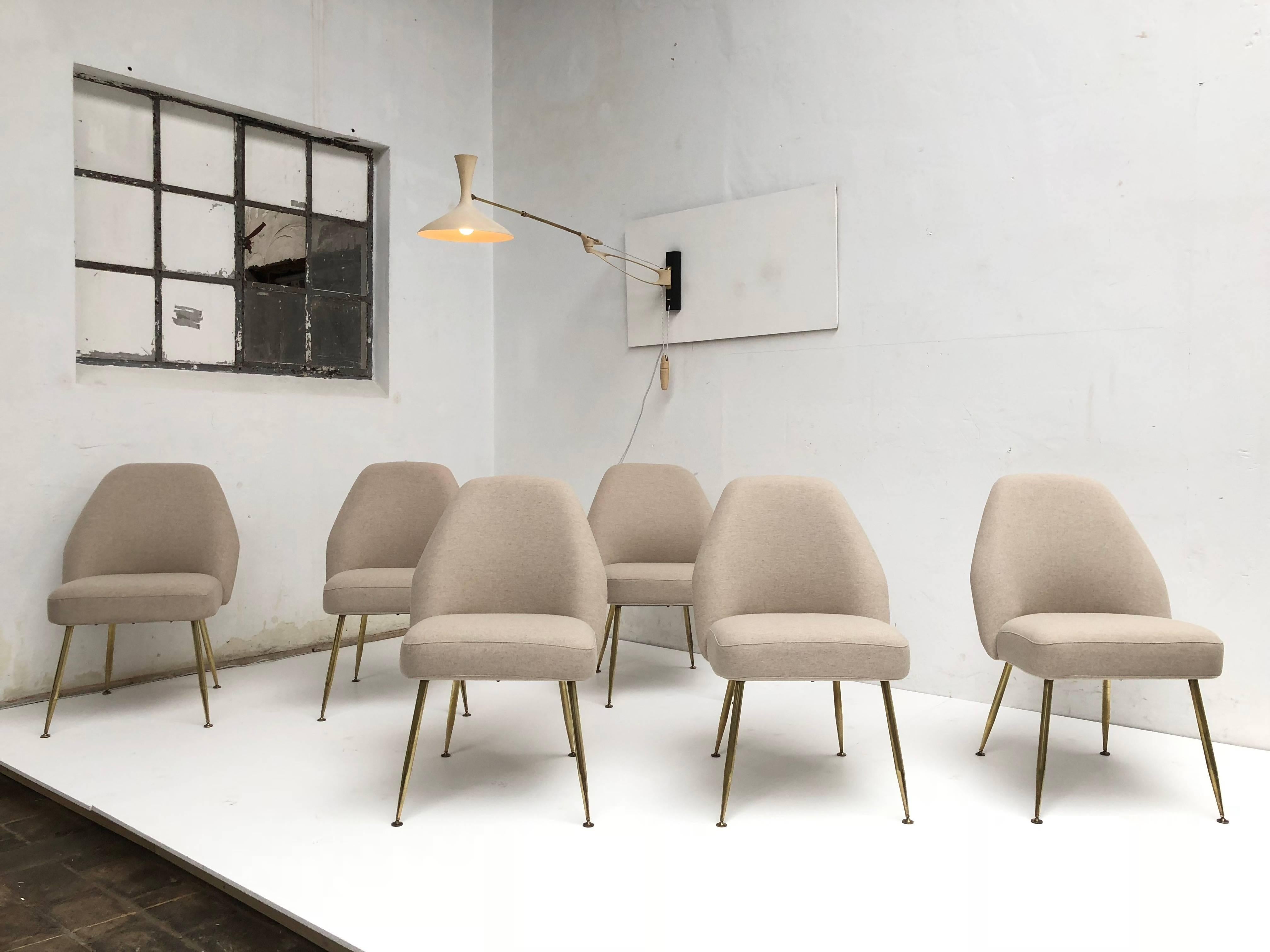 Stühle mit Messingbeinen von Pagani:: Partner von Gio Ponti & Linda Bo Bardi:: 1952:: Arflex (Moderne der Mitte des Jahrhunderts)