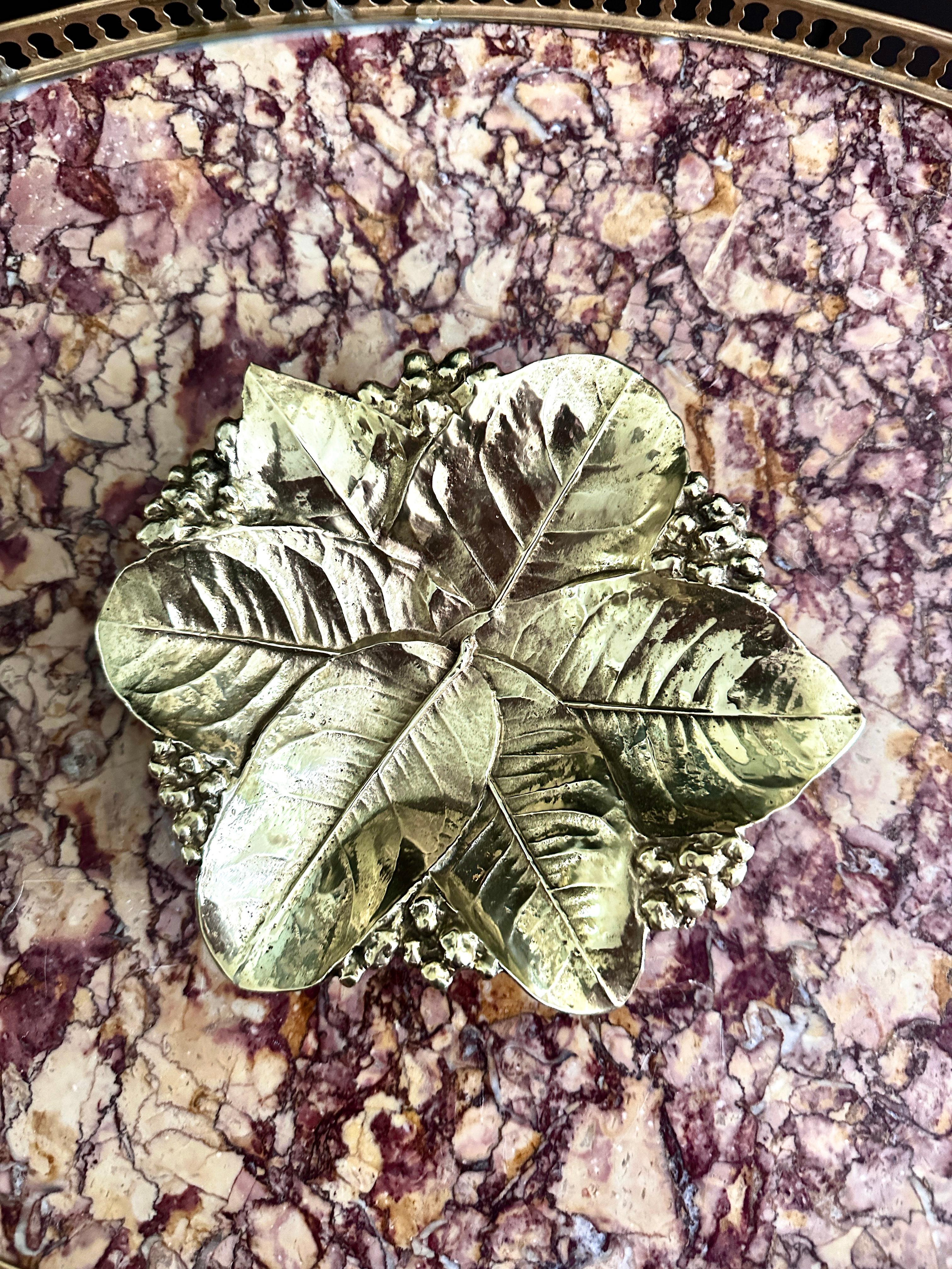 Brass Lemon Leaves Bowl Designed By Oskar Hansen For Virginia Metalcrafters In Good Condition For Sale In Doraville, GA