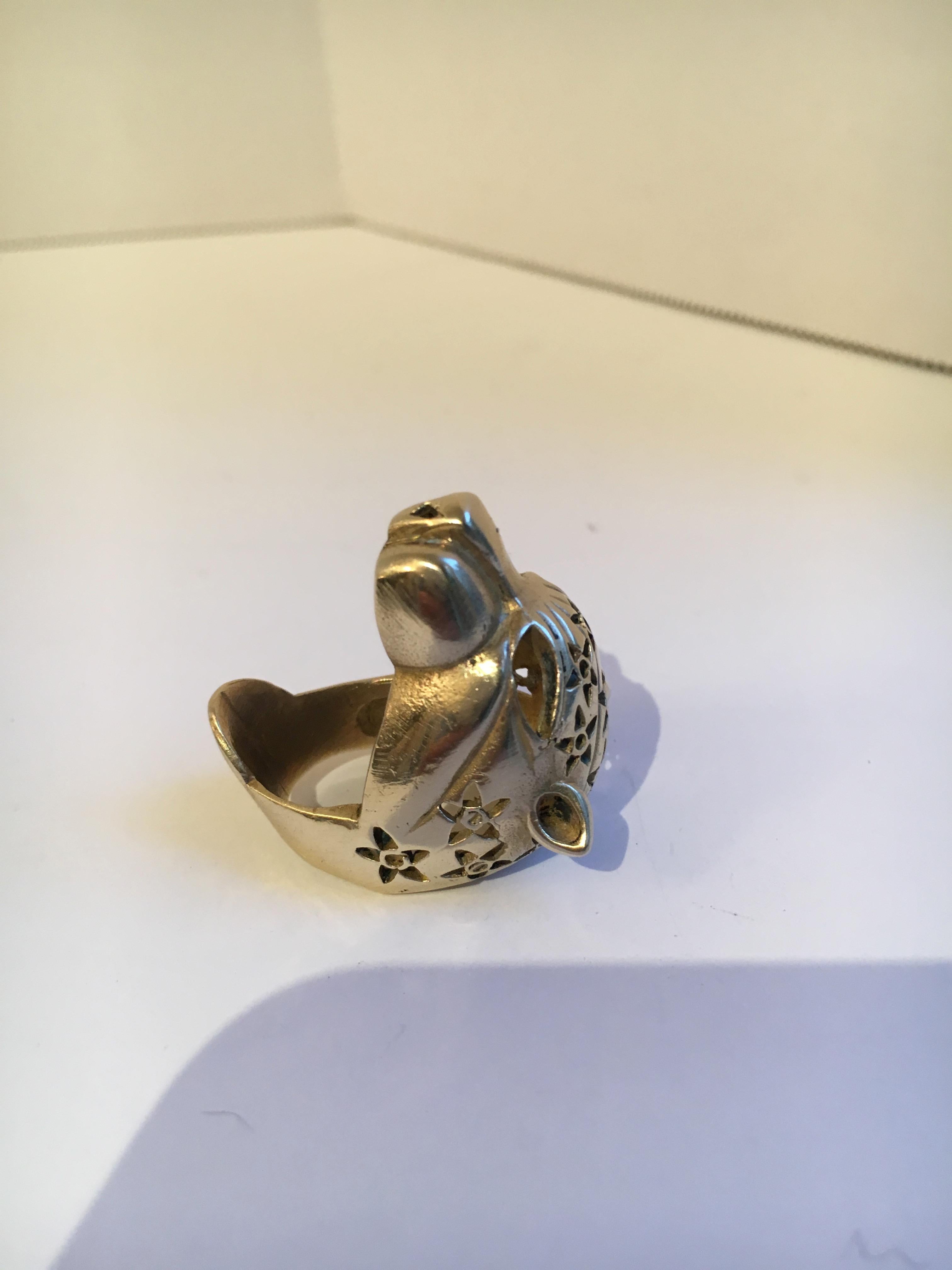 A lovely Brass Ring depicting a cat, jaguar or leopard.  Very nice and well made.
Ring size 6.5