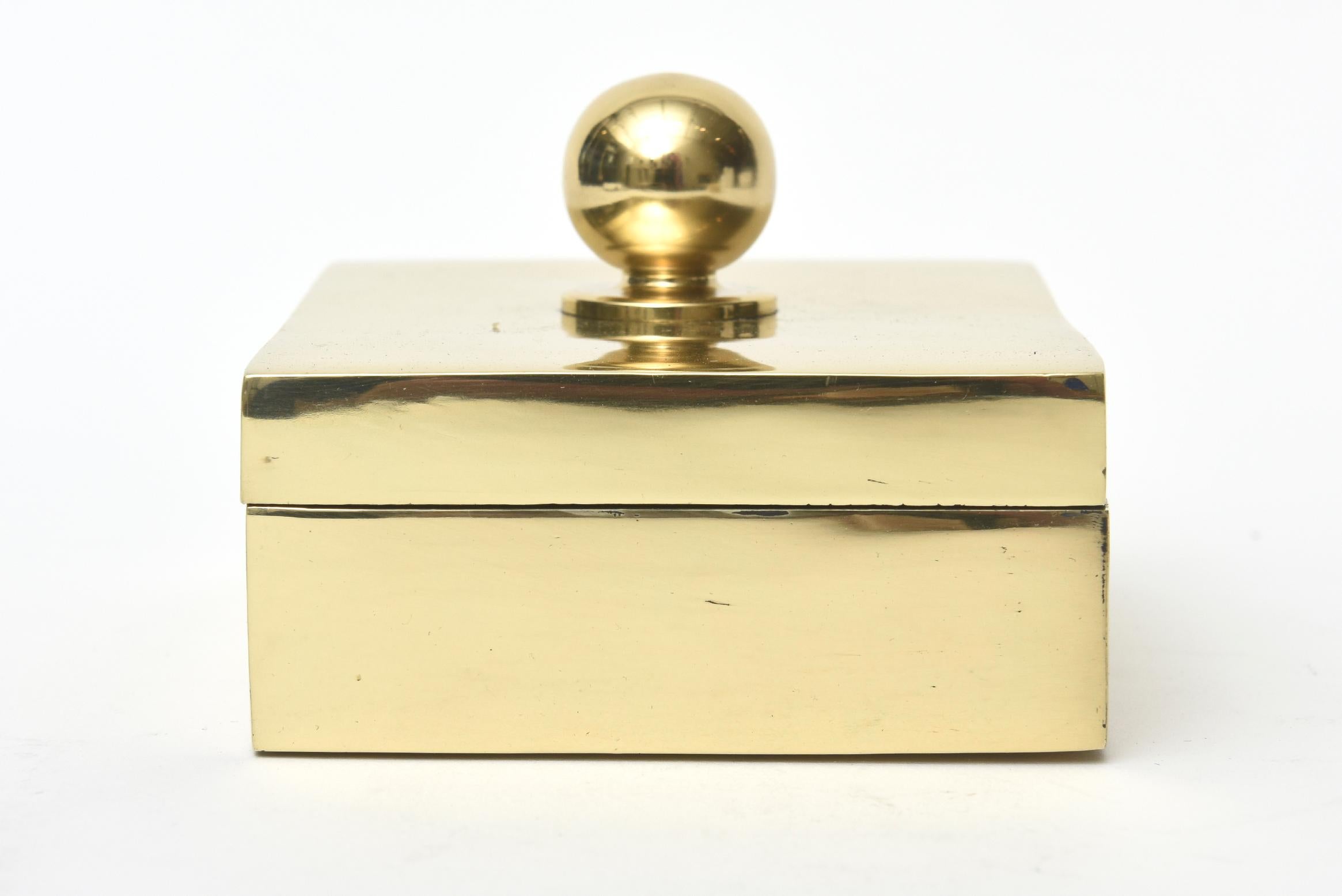 Brass Lidded Box with Ball Vintage In Good Condition In North Miami, FL