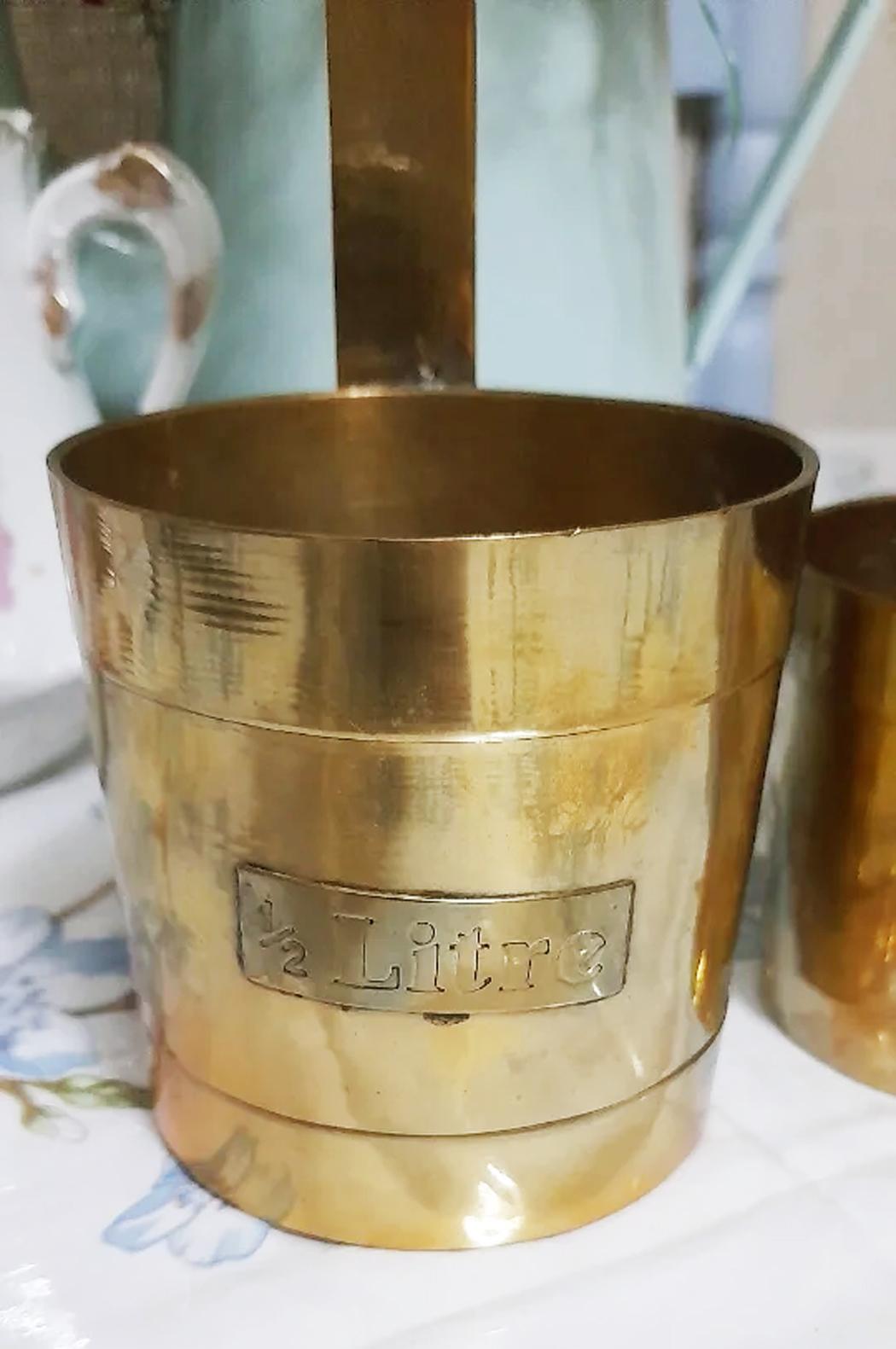Brass liquid meters kitchen Wall Decoration  Lot of Six France In Good Condition For Sale In Mombuey, Zamora