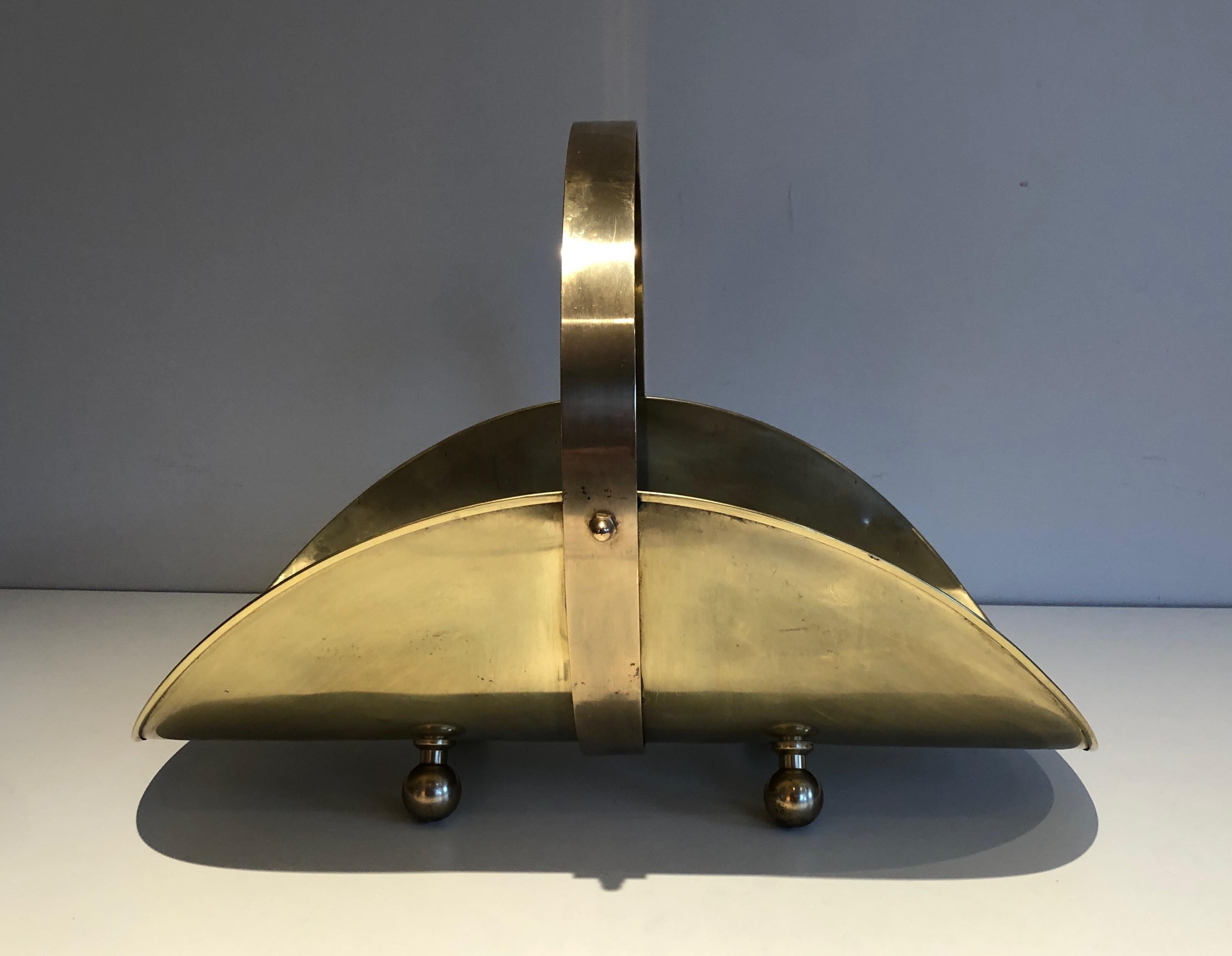 This neoclassical style logs holder is made of brass. This is a French work. Circa 1970.