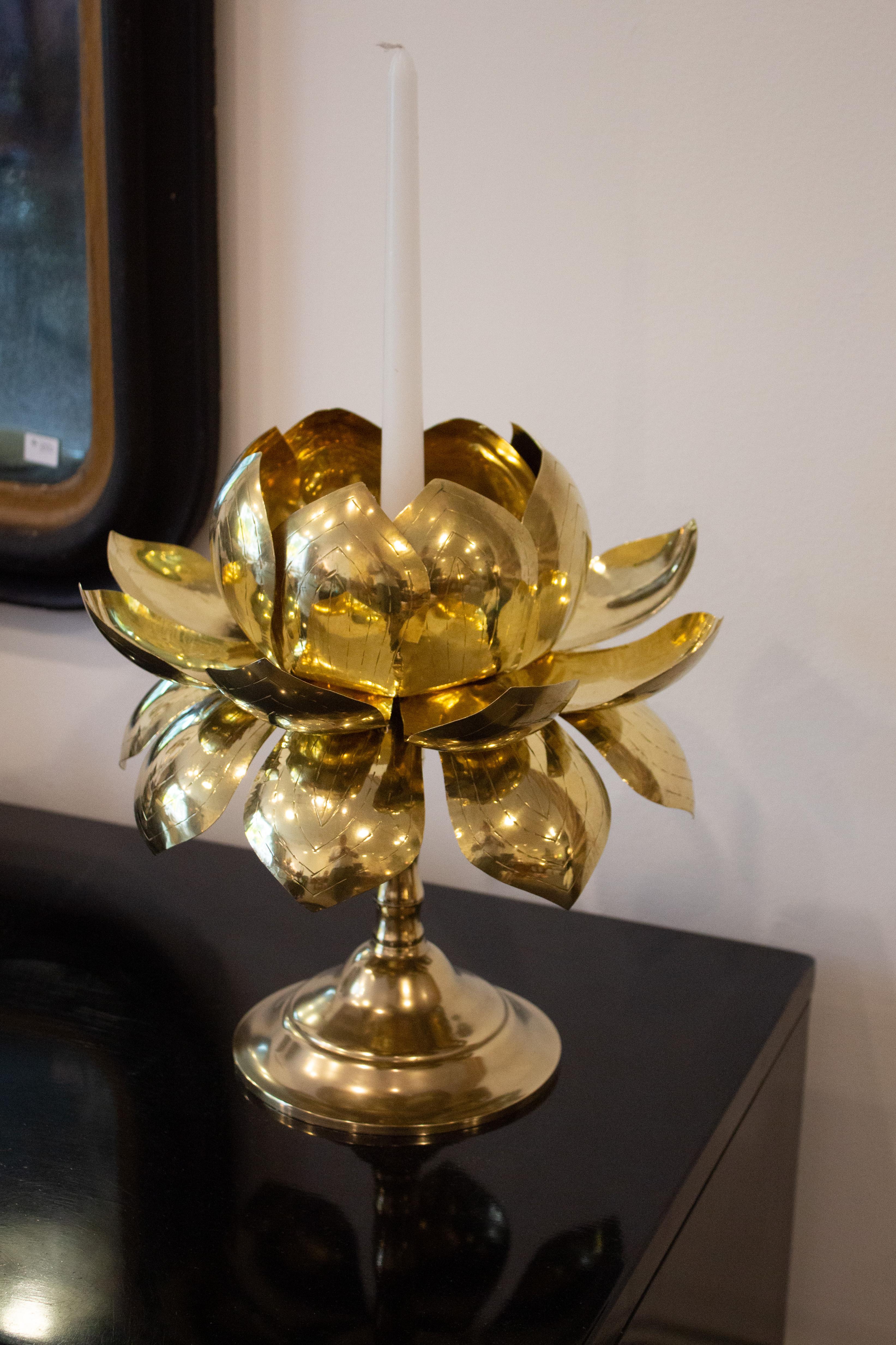 Hollywood Regency Portacandele Lotus in ottone di Feldman nello stile di Tommi Parzinger in vendita
