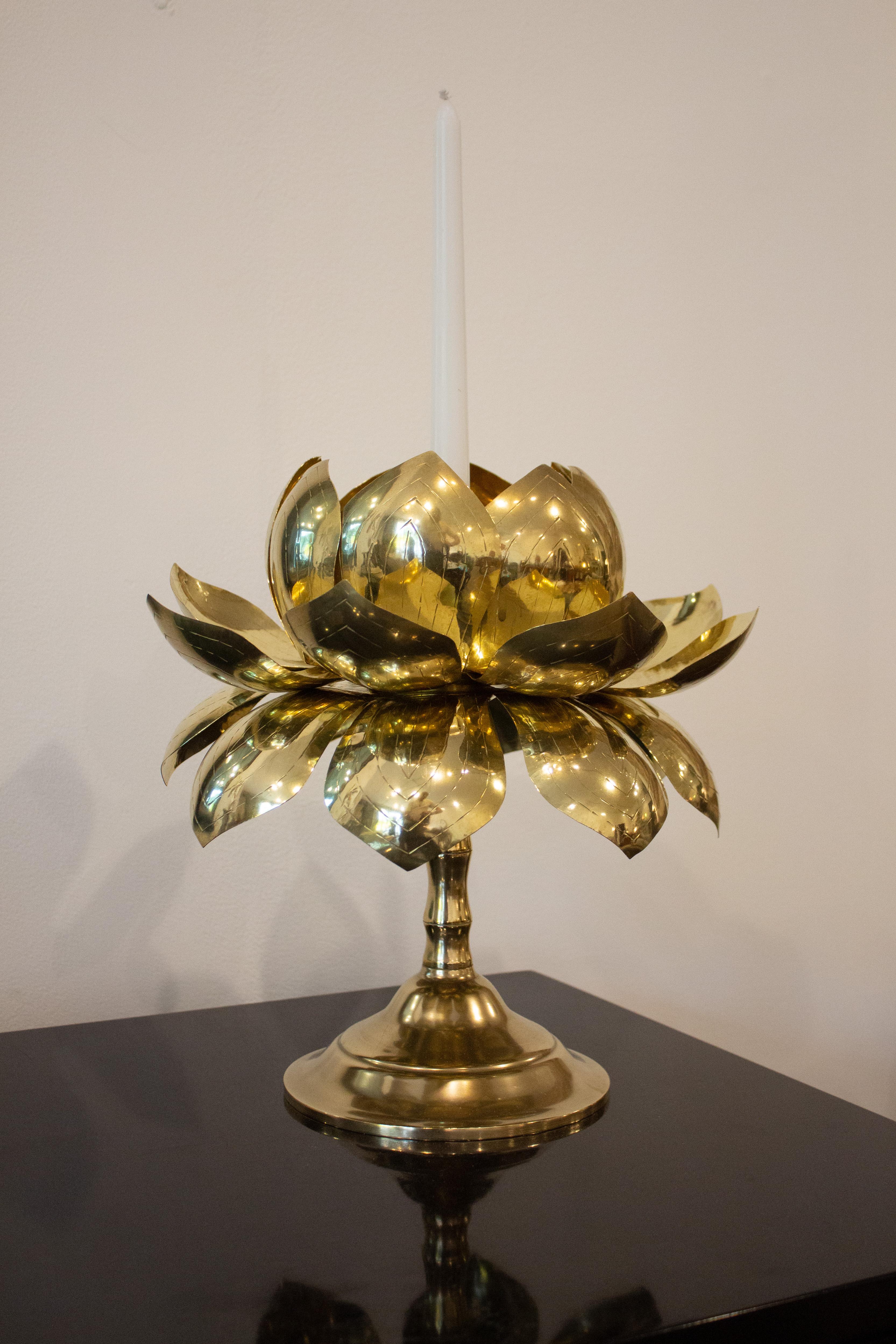 Ottone Portacandele Lotus in ottone di Feldman nello stile di Tommi Parzinger in vendita