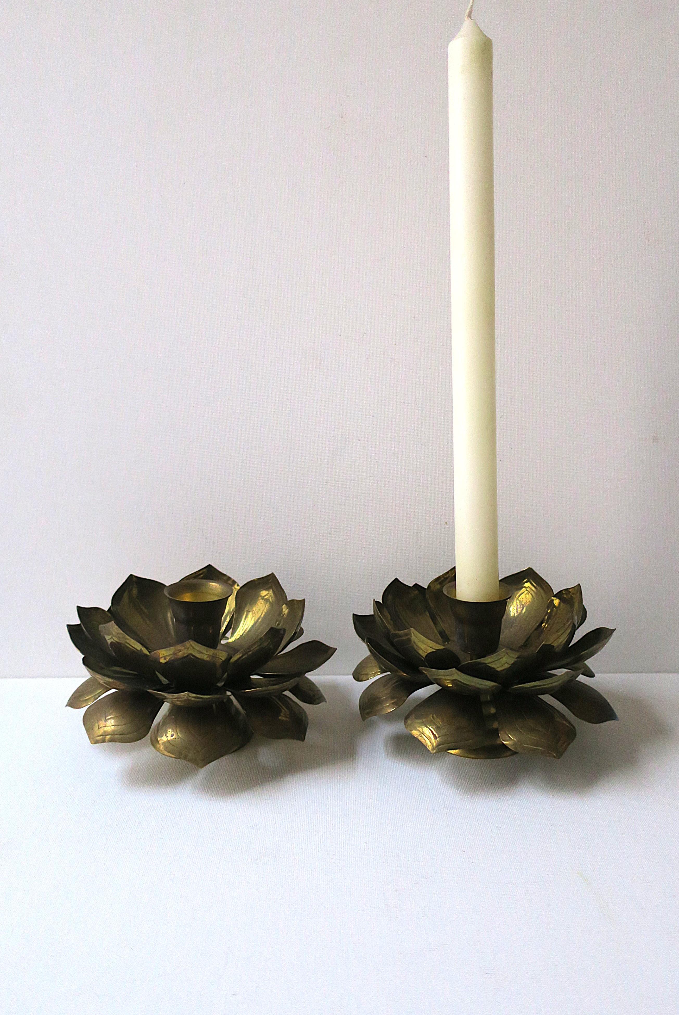 Mid-Century moderno Portacandele a fiore di loto in ottone Feldman in vendita