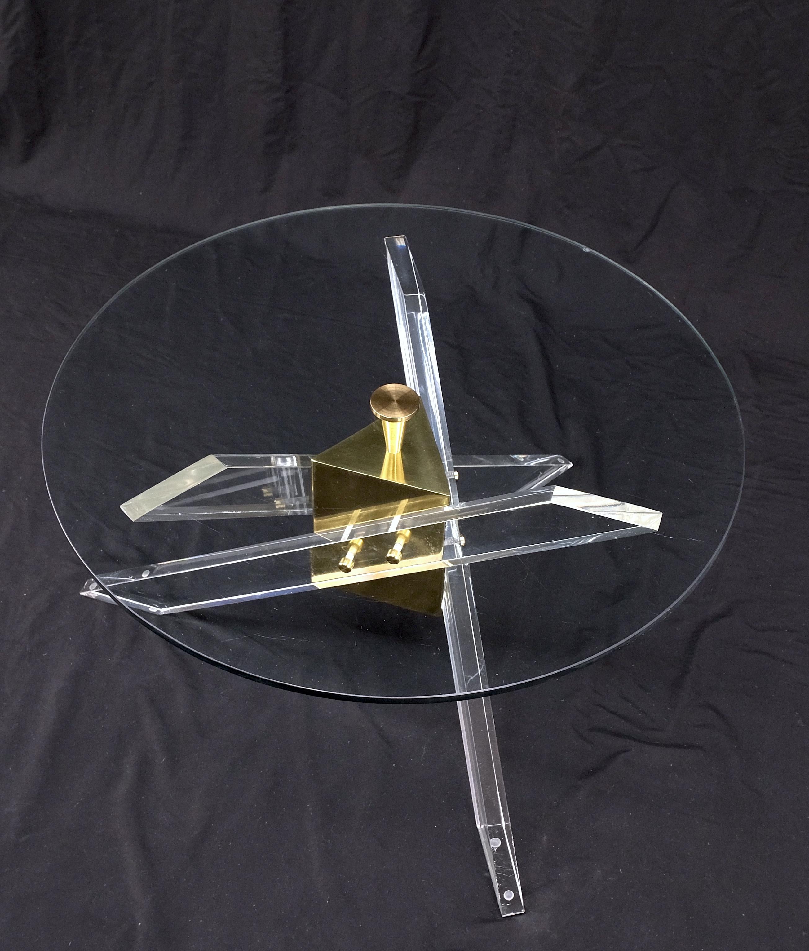 Brass & Lucite Round Glass Top Coffee Occasional Table Clean! For Sale 5