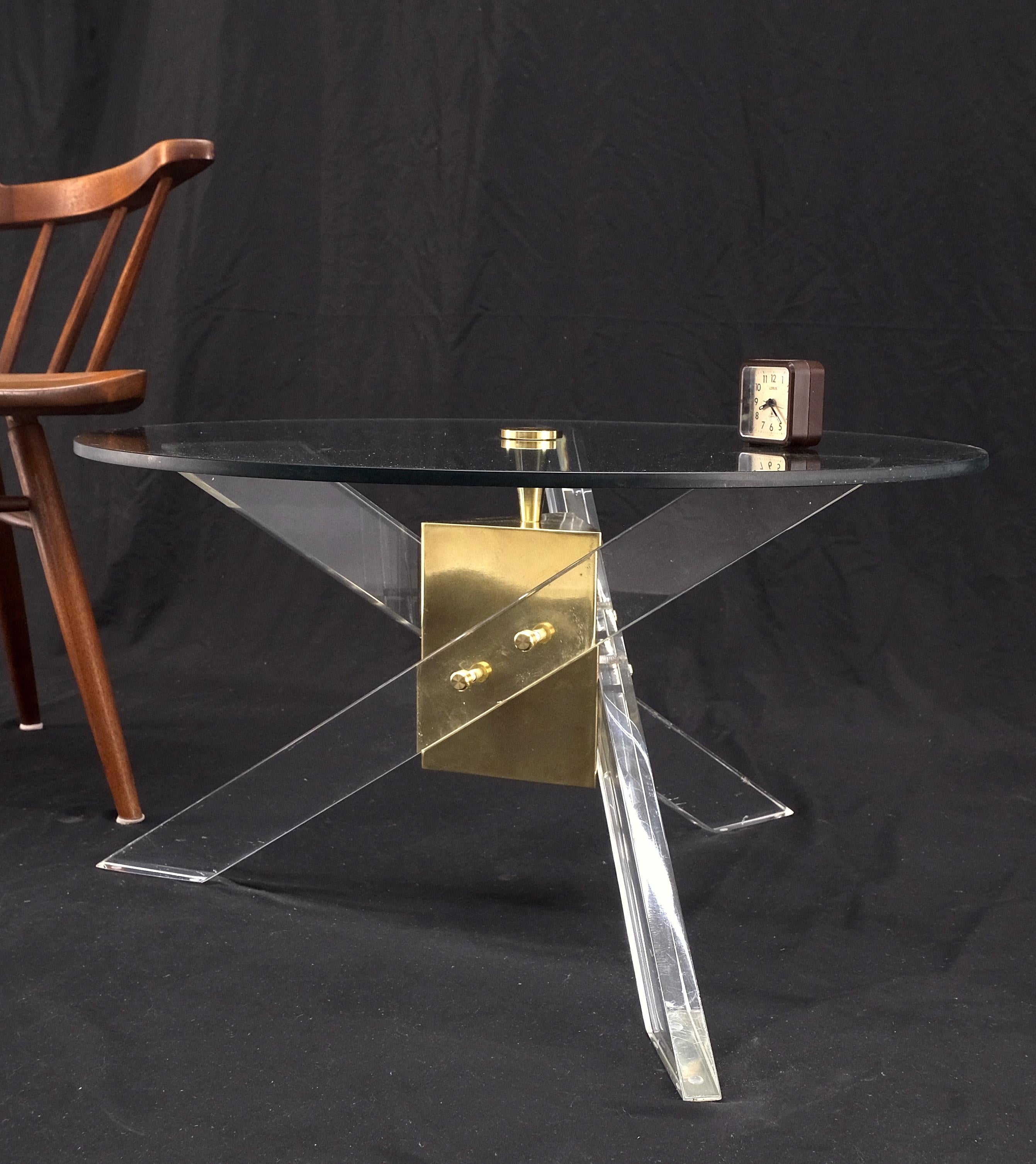 Brass & Lucite Round Glass Top Coffee Occasional Table Clean! For Sale 8
