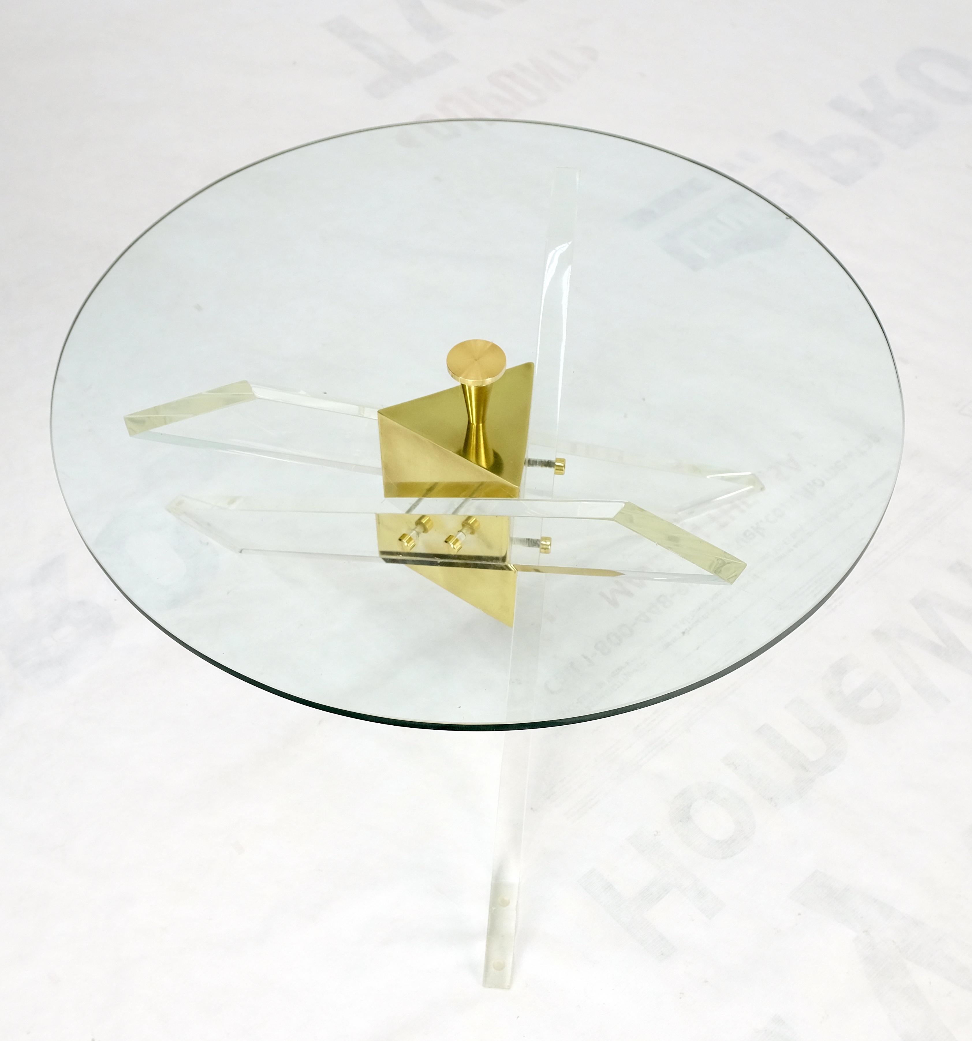 Brass & Lucite Round Glass Top Coffee Occasional Table Clean! For Sale 10