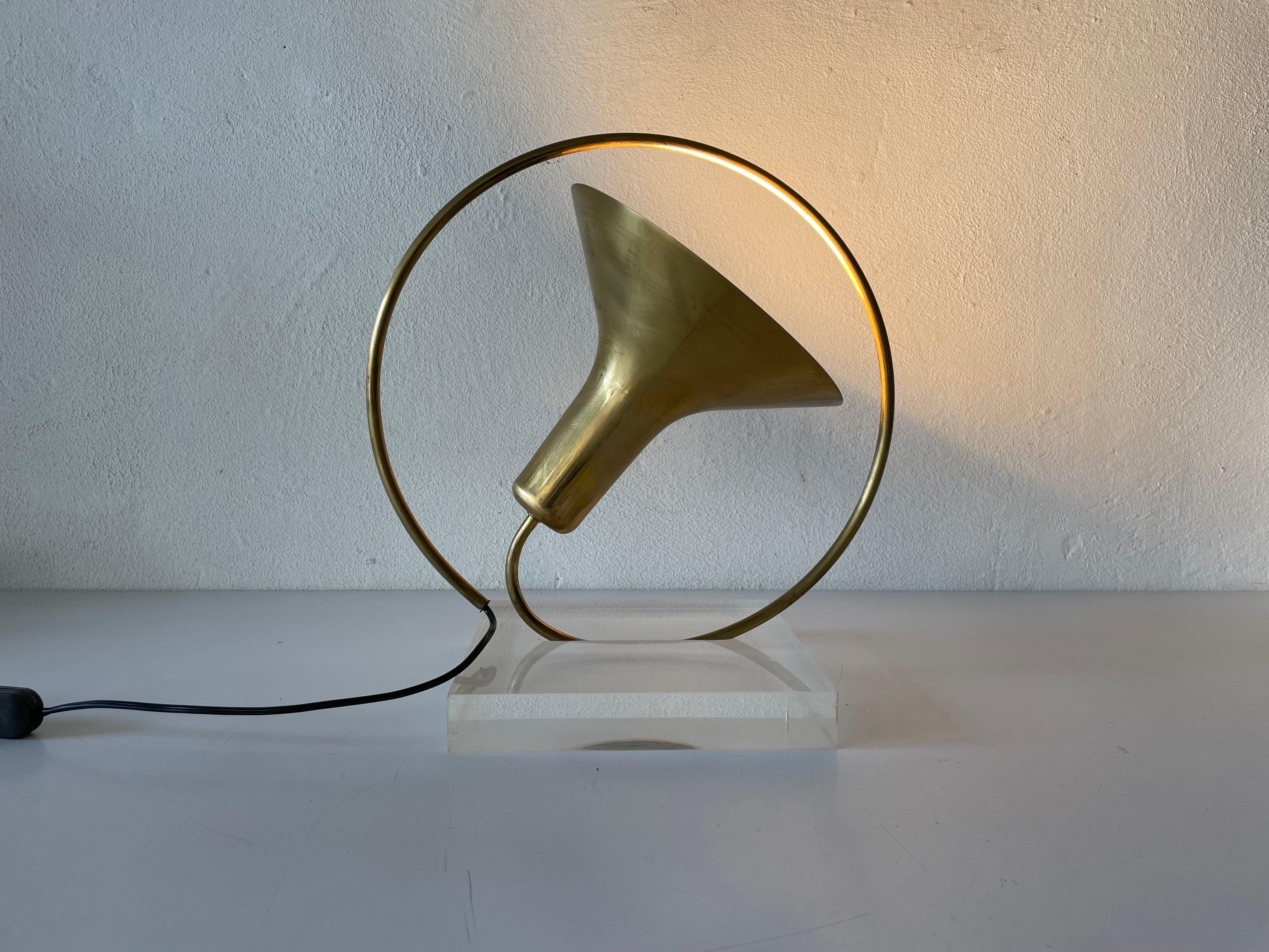 Brass & Lucite Trumpet Design Table Lamp, 1960s, Italy For Sale 4