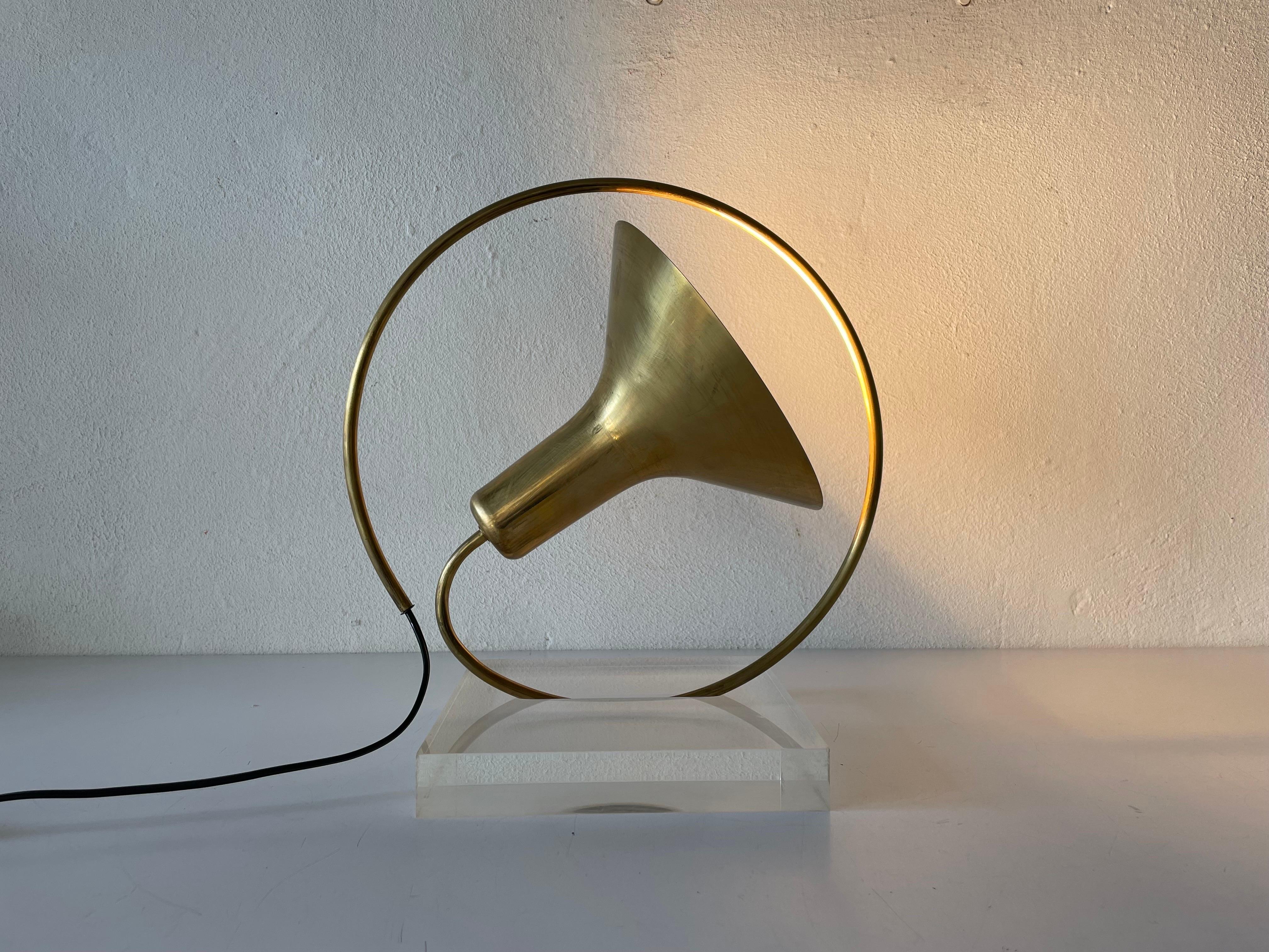 Brass & Lucite Trumpet Design Table Lamp, 1960s, Italy For Sale 5