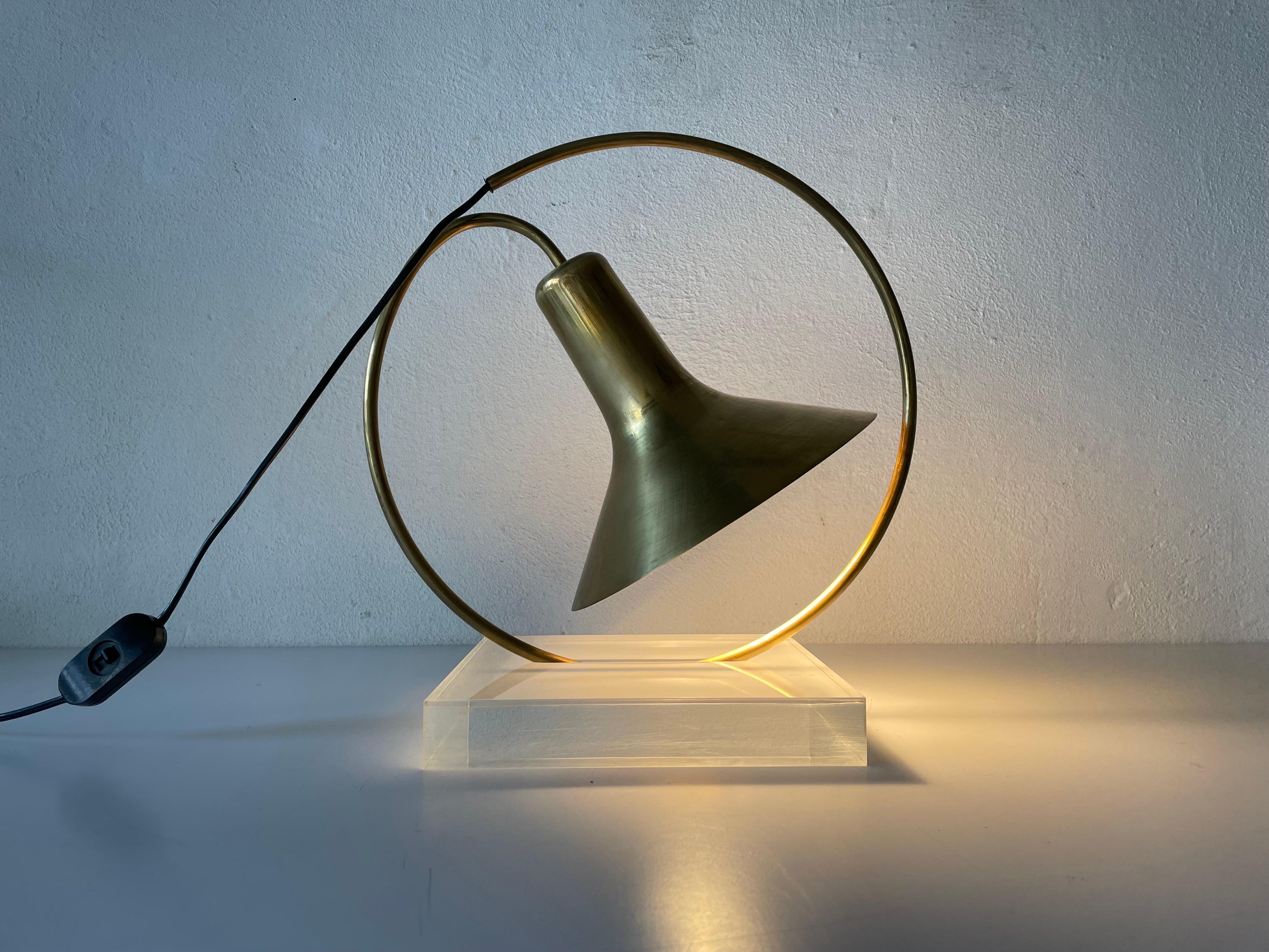 Brass & Lucite Trumpet Design Table Lamp, 1960s, Italy For Sale 6