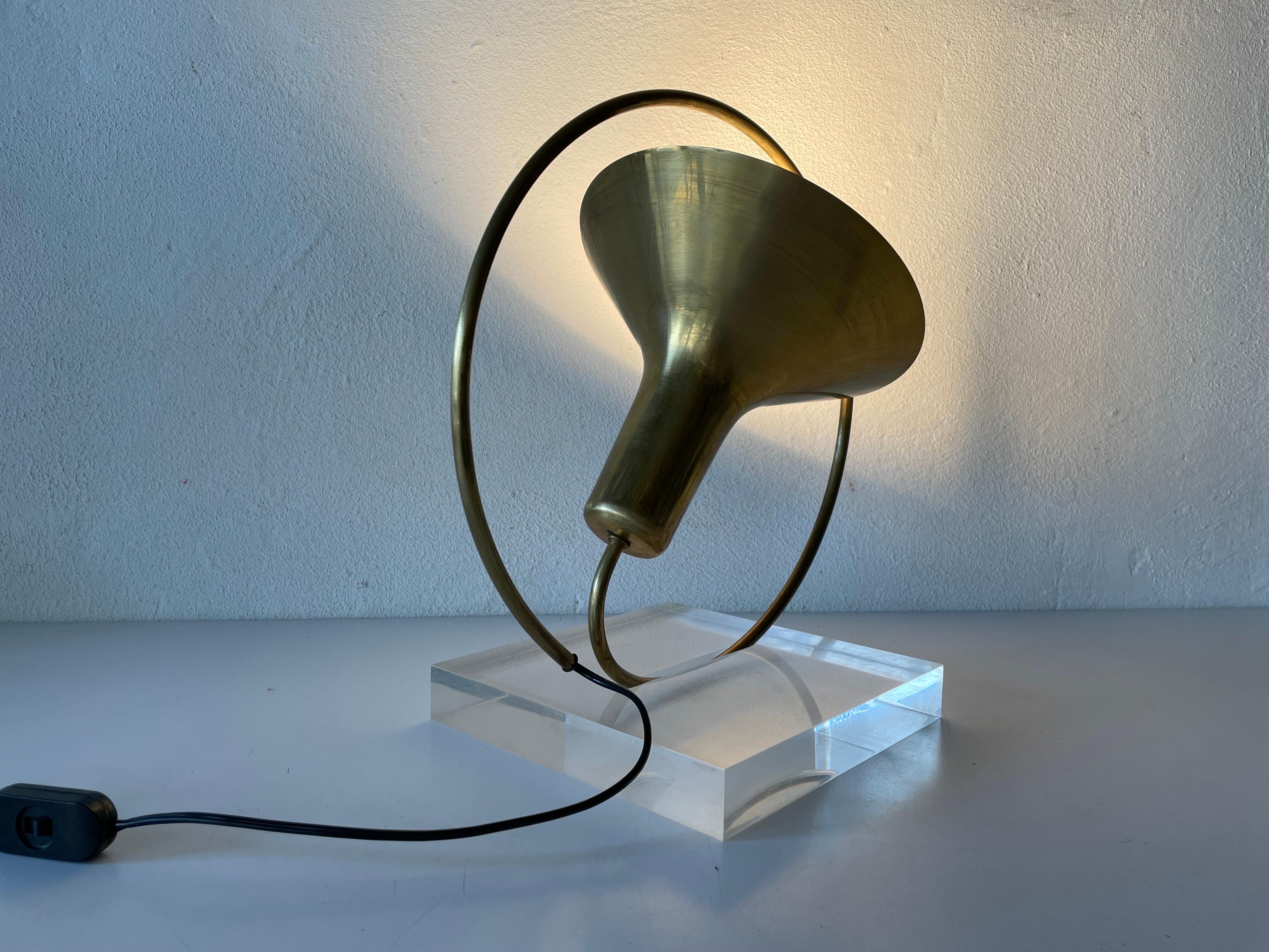 Brass & Lucite Trumpet Design Table Lamp, 1960s, Italy For Sale 7